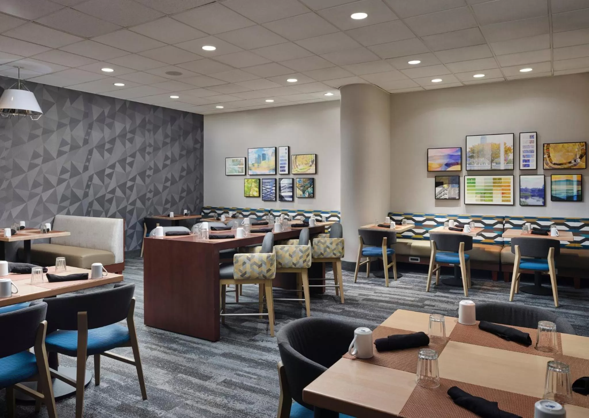 Restaurant/places to eat in Holiday Inn Boston - Dedham Hotel & Conference Center by IHG