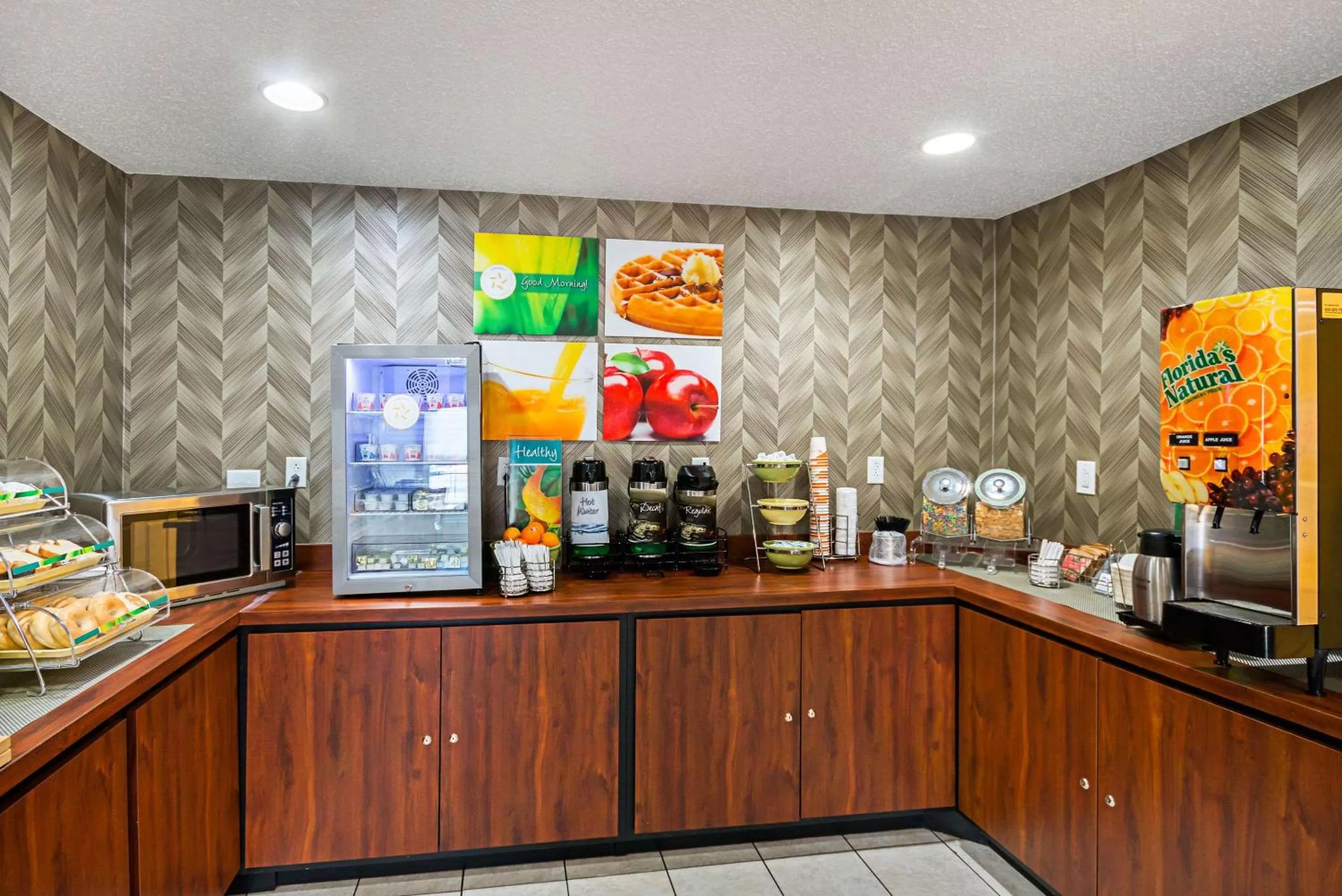 Restaurant/places to eat in Quality Inn Fairmont