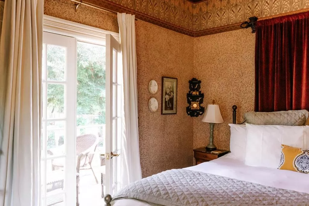 Bedroom, Bed in Calderwood Inn