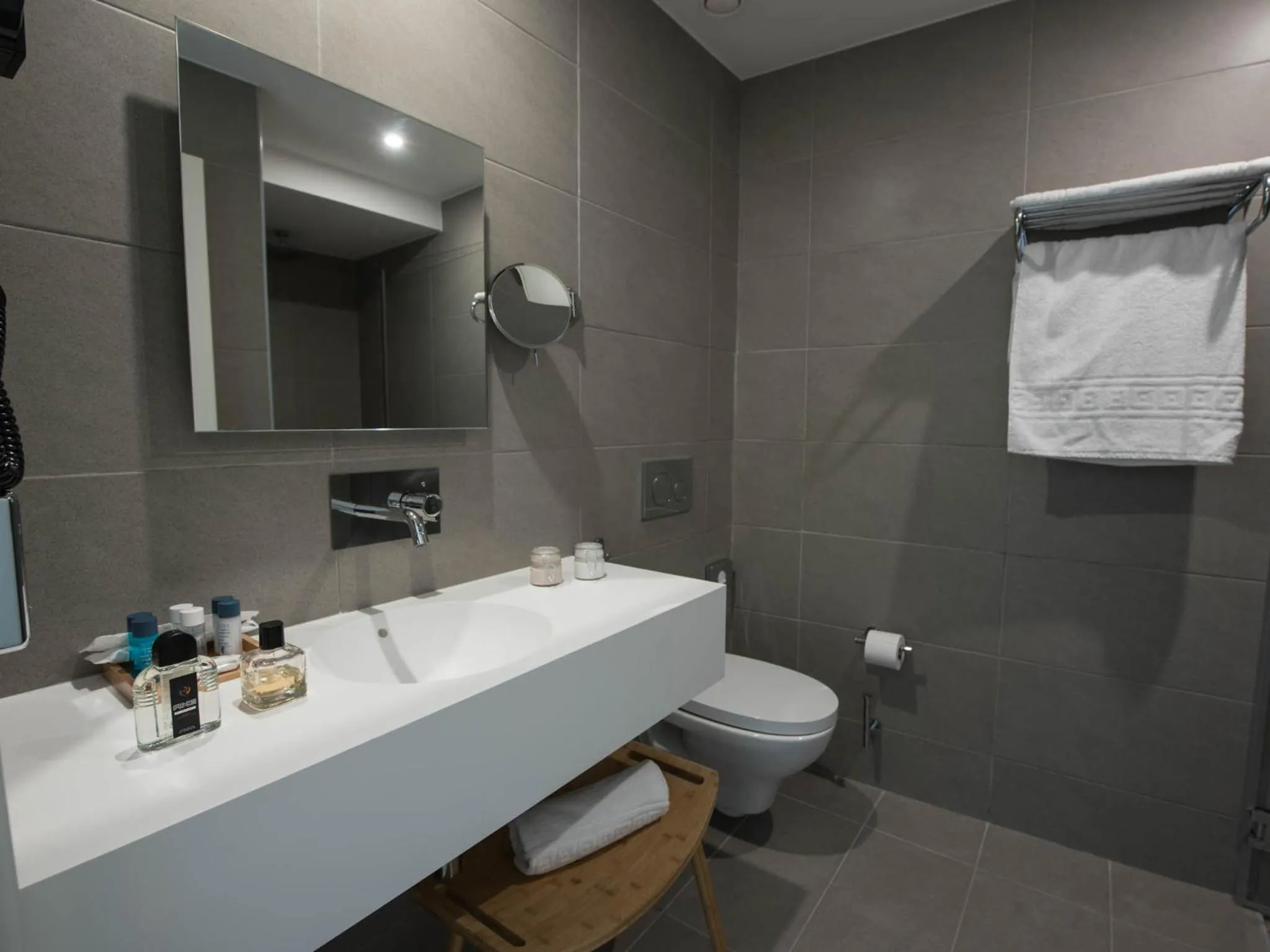 Toilet in room00 Lisboa Hostel