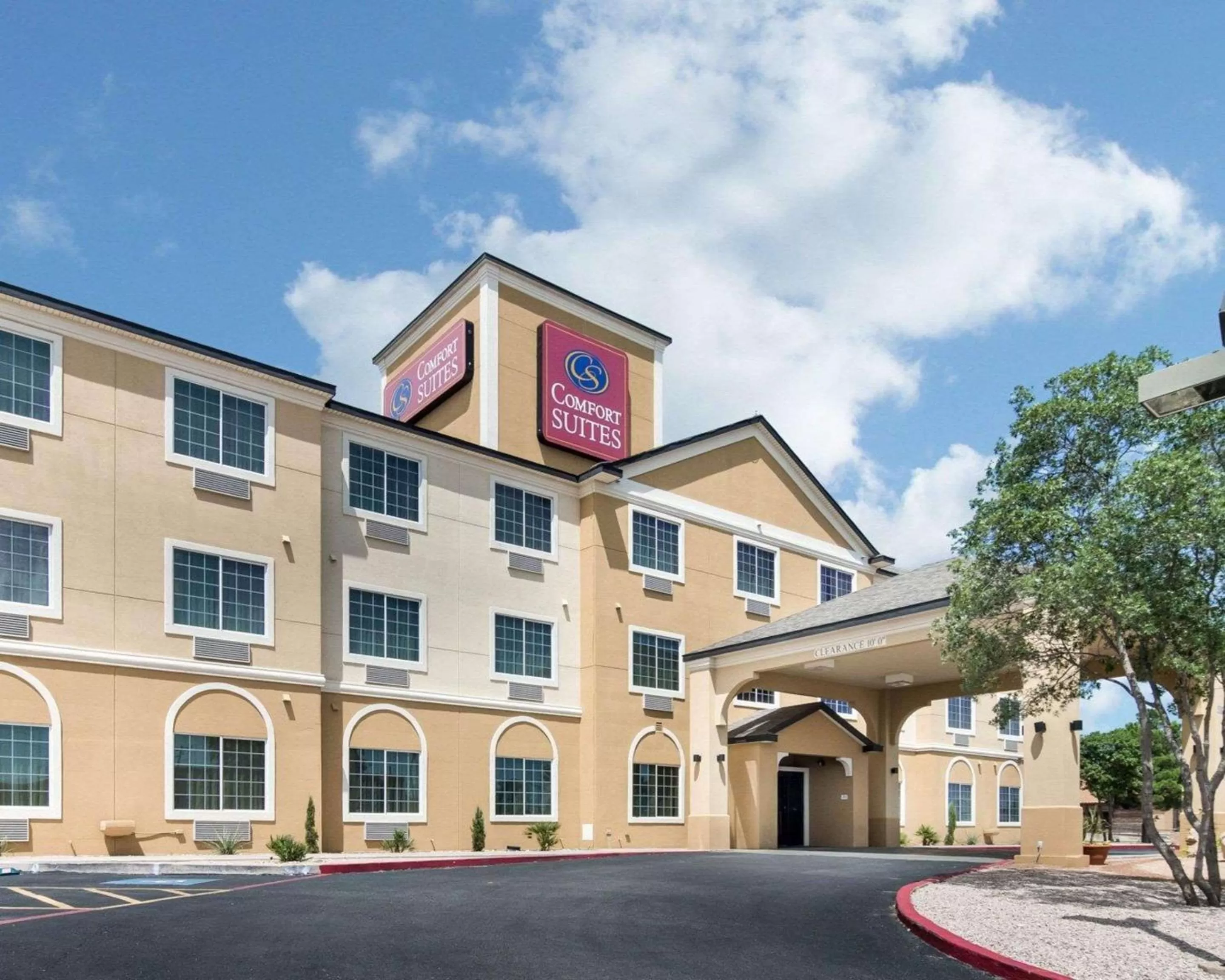 Property building in Comfort Suites Odessa near University
