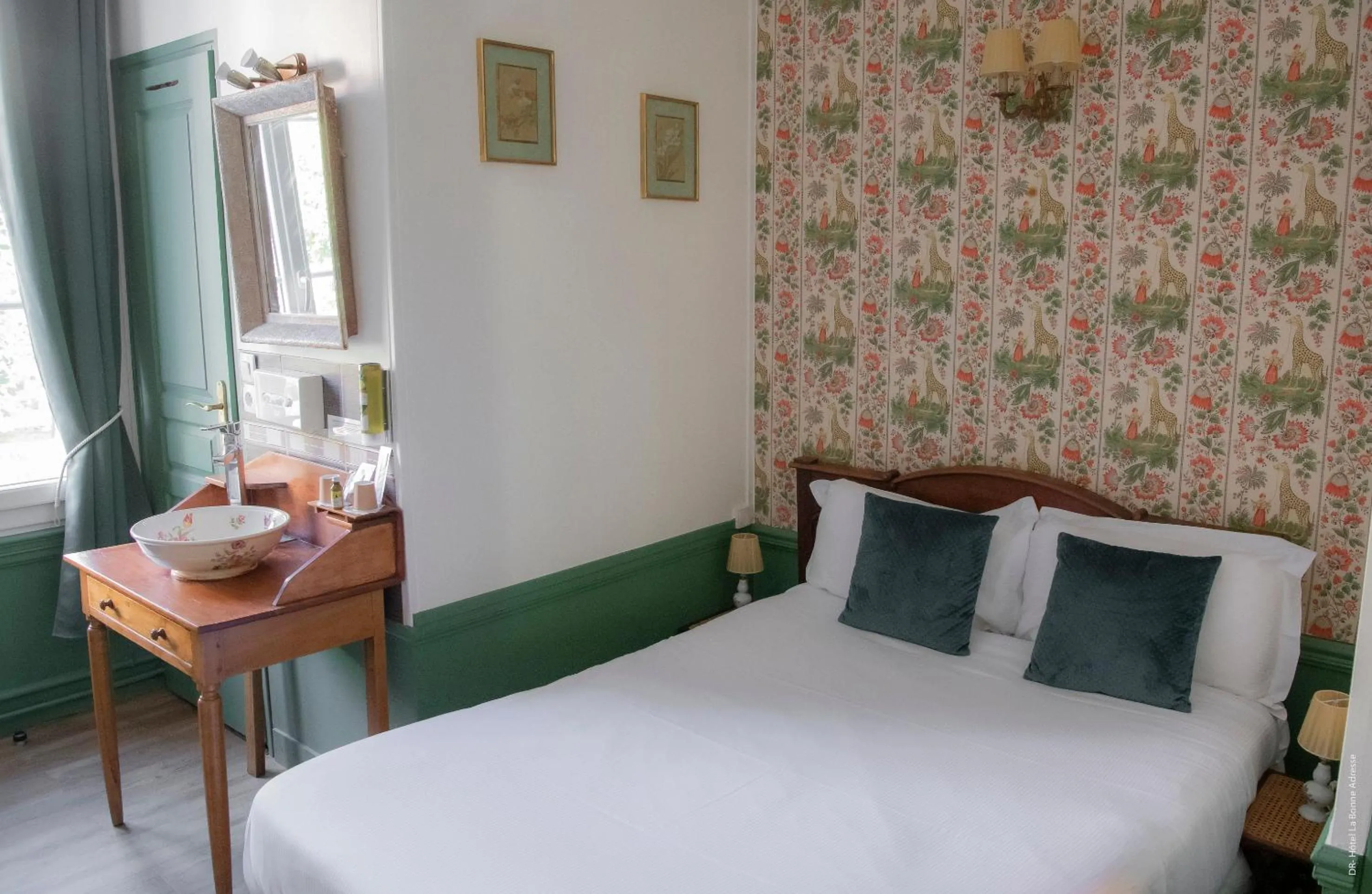 Bed in Hotel de Charme La Bonne Adresse - Logis hotels