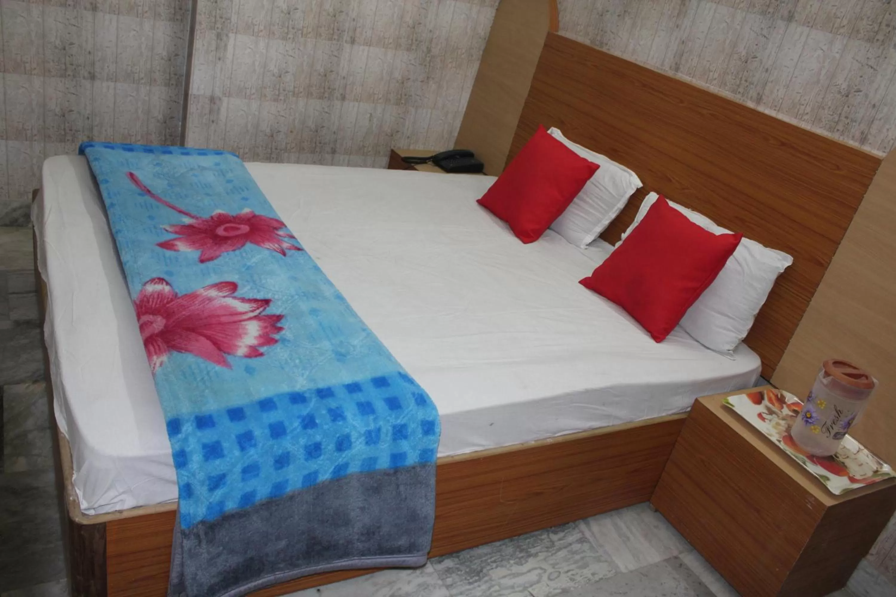 Bed in Trimrooms @ Katra Railway Station