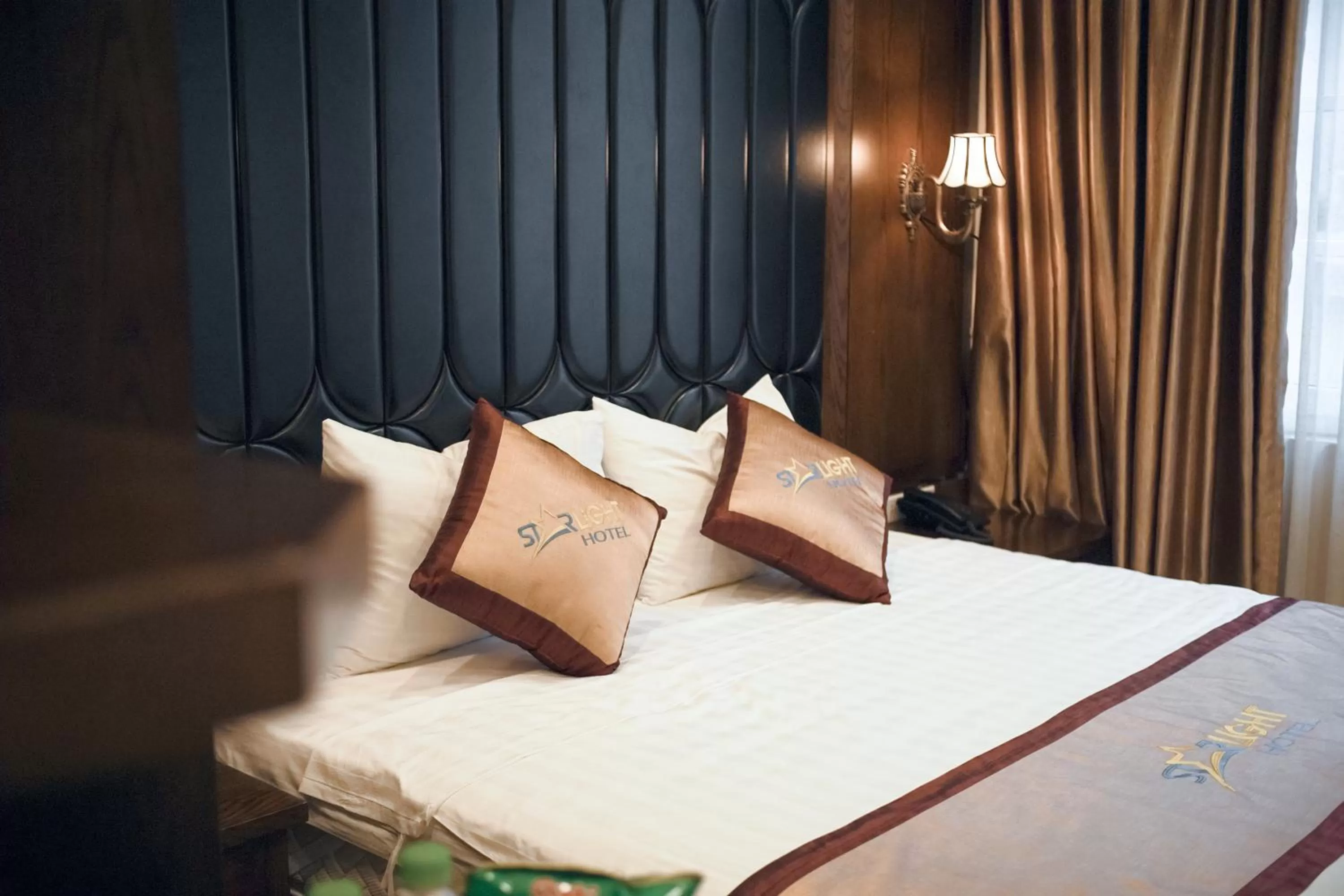 HaLong Starlight Inn & Travel