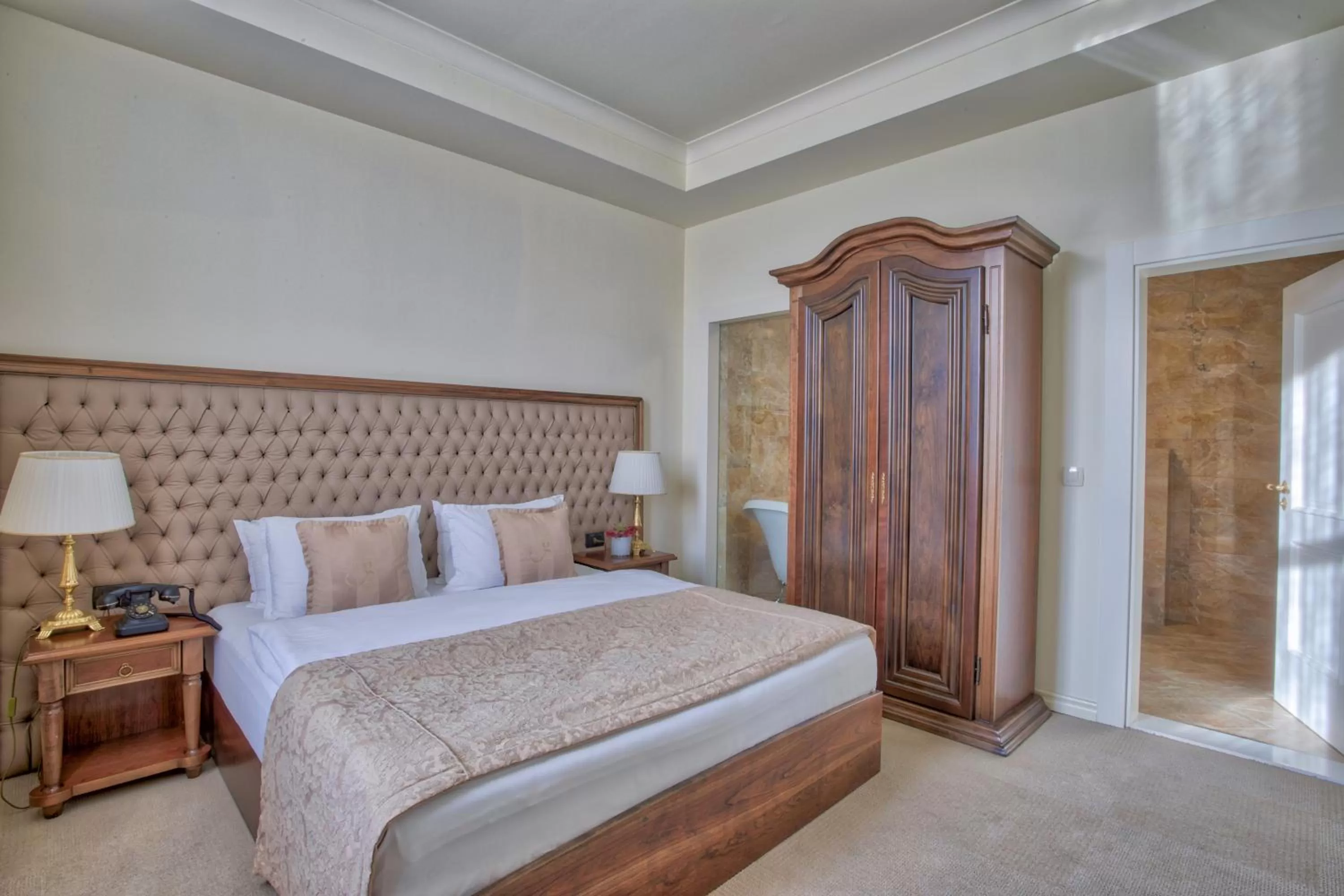 Luxury Suite in Hotel Garden