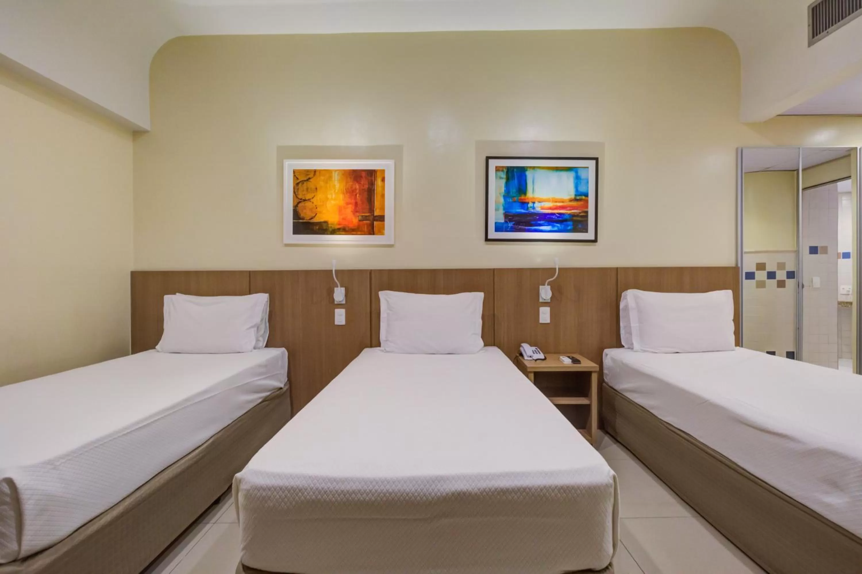 Toilet, Bed in Rio Aeroporto Hotel Galeão