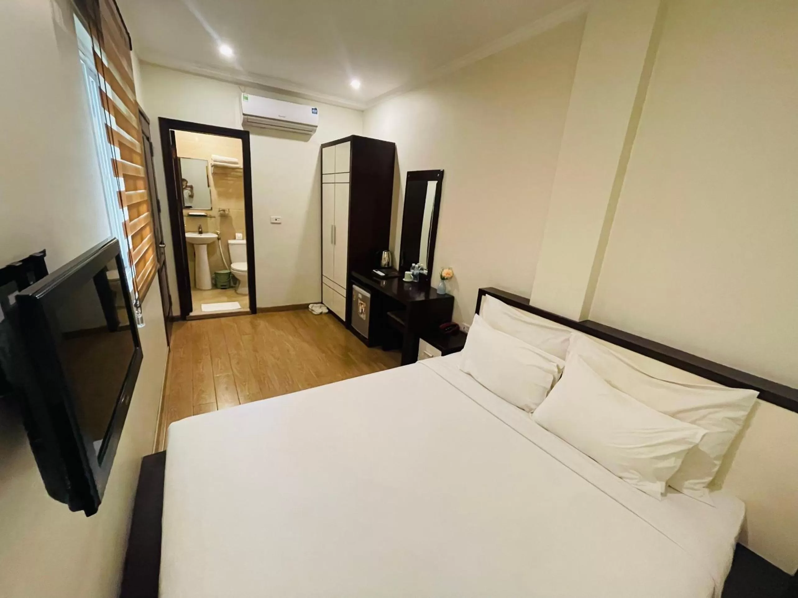 Property building in Rising Dragon Hotel