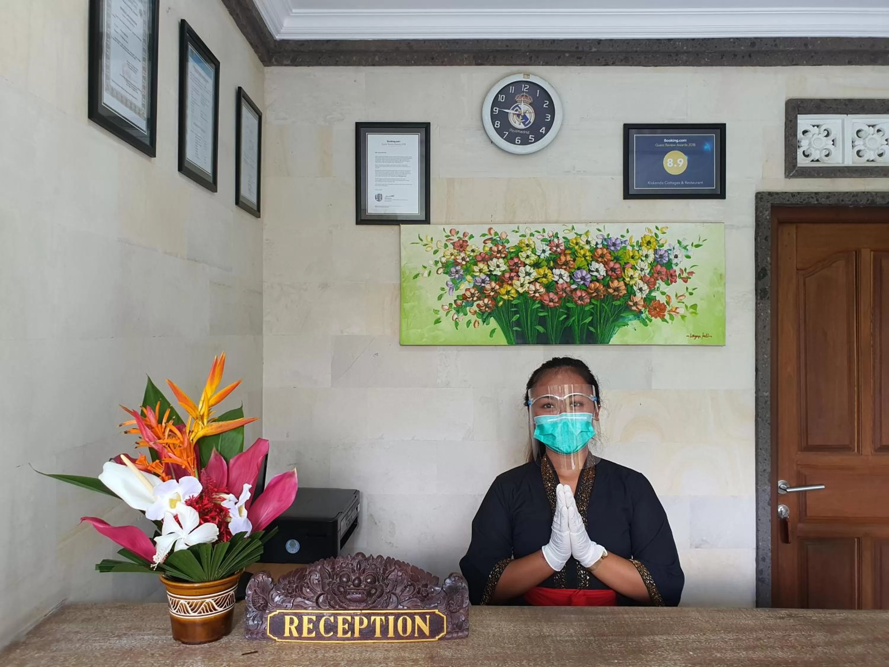 Lobby or reception in Kiskenda Cottages & Restaurant