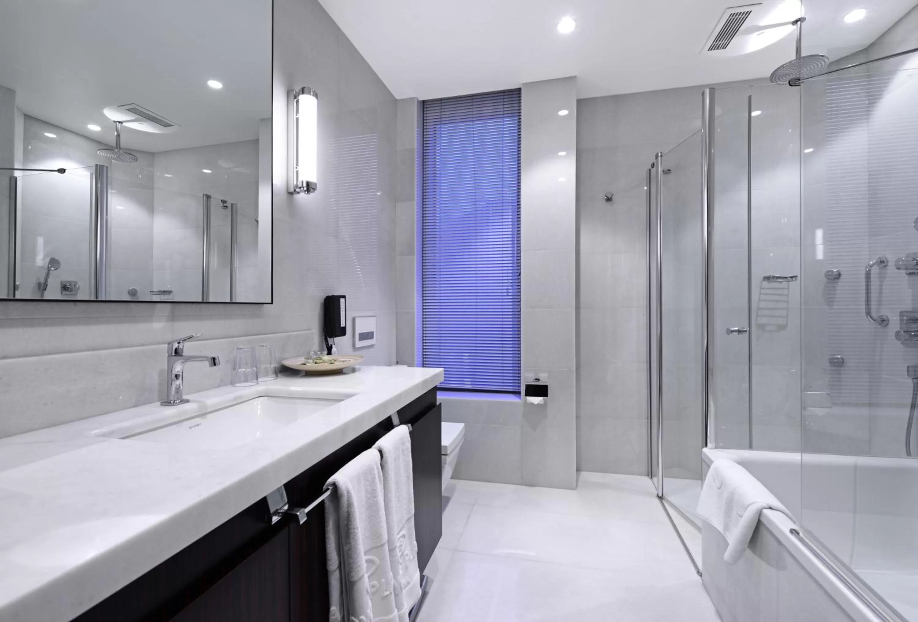 Bathroom in Crowne Plaza Bursa Convention Center & Thermal Spa by IHG