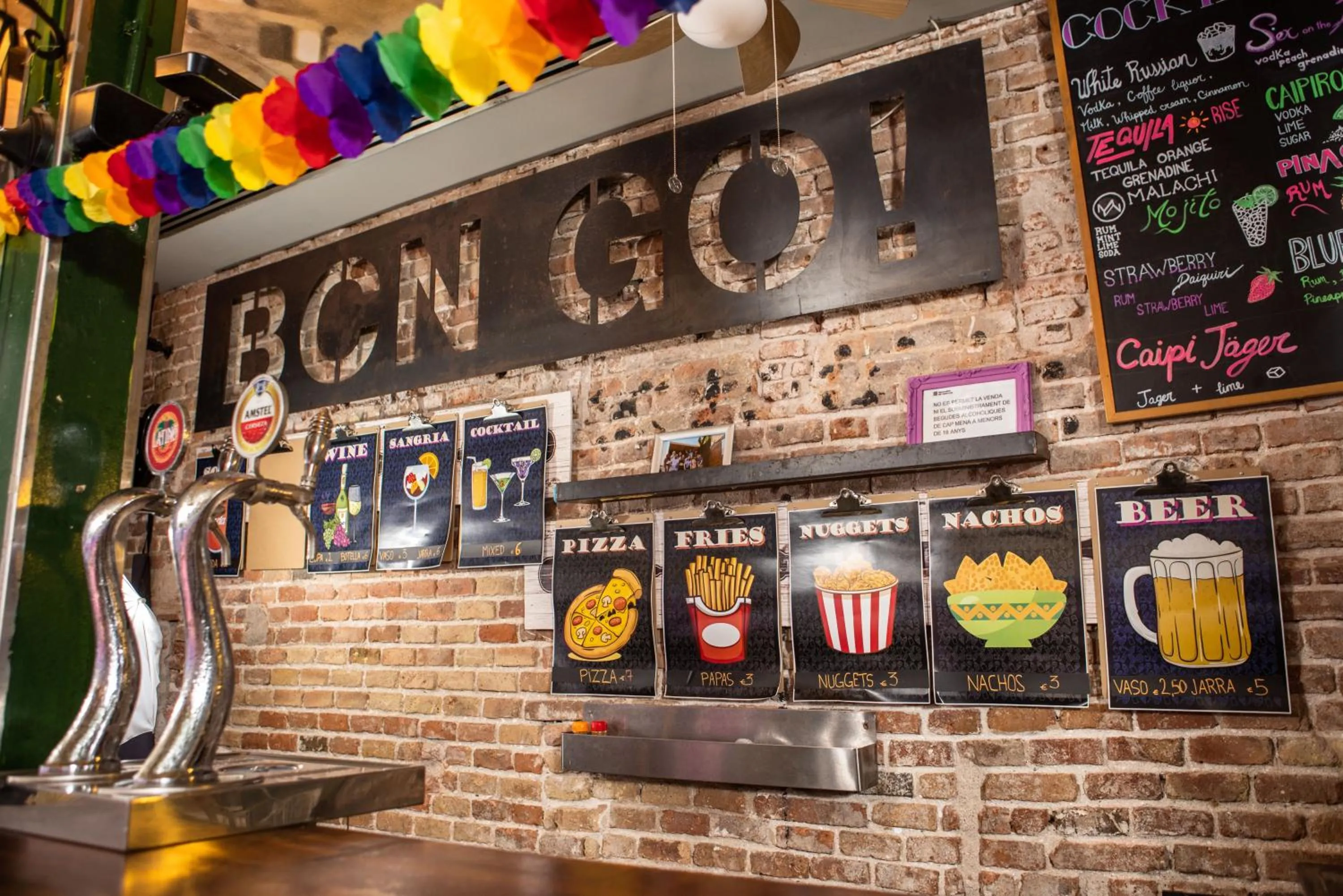 Lounge or bar in Urbany Hostel BCN GO!