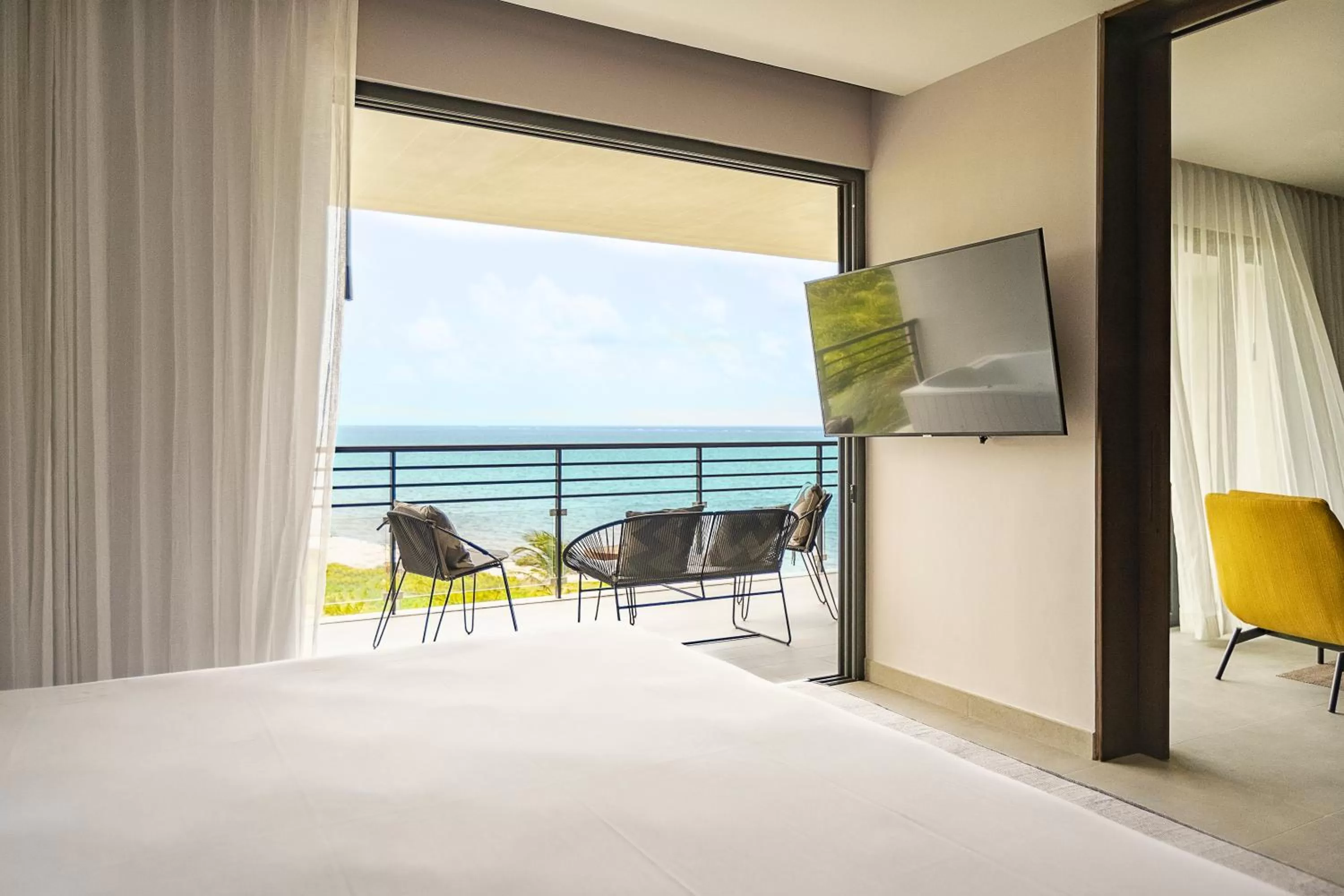 Sea view, Bed in The Fives Oceanfront