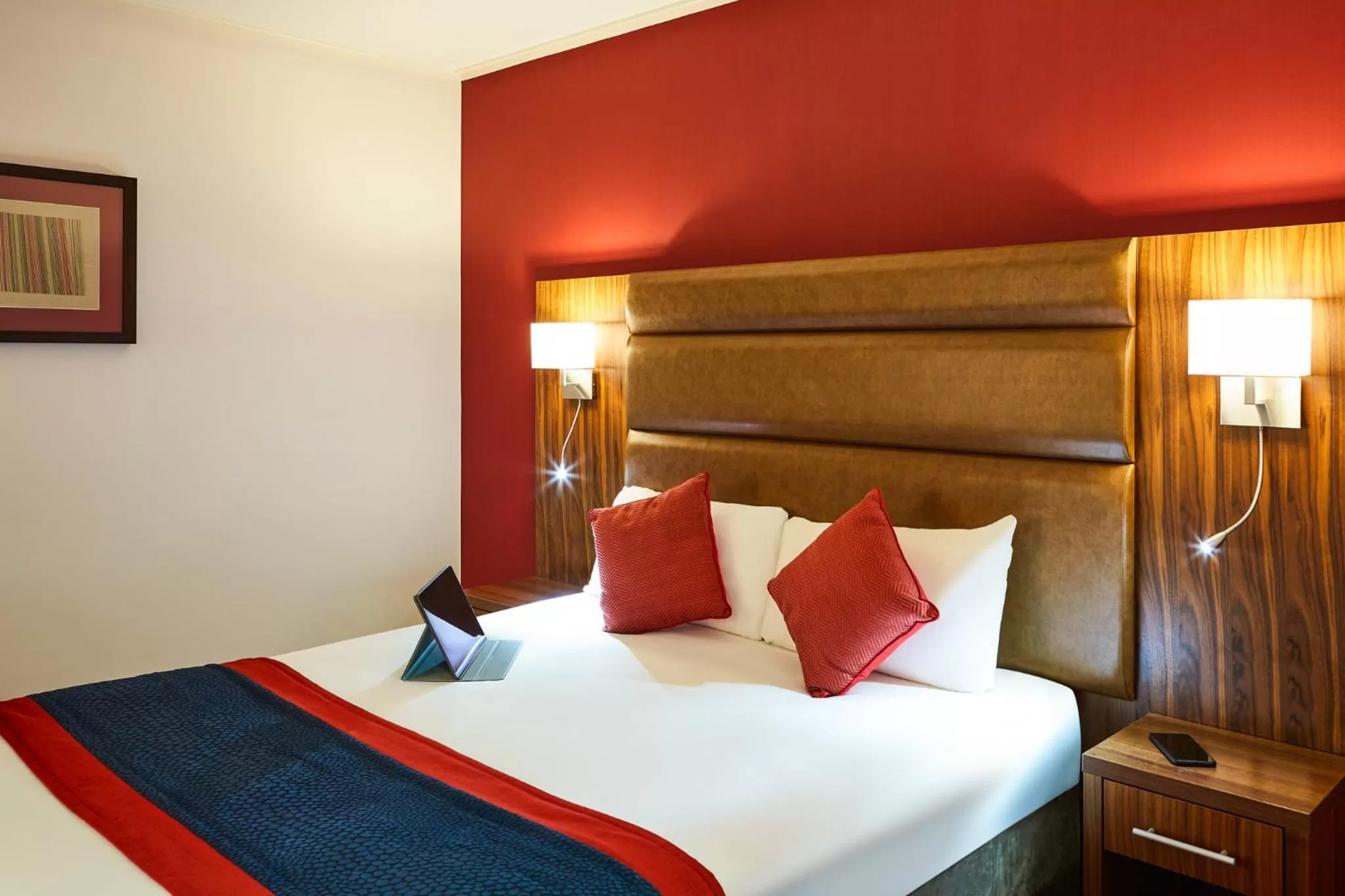 Bed in Mercure Newbury West Grange Hotel