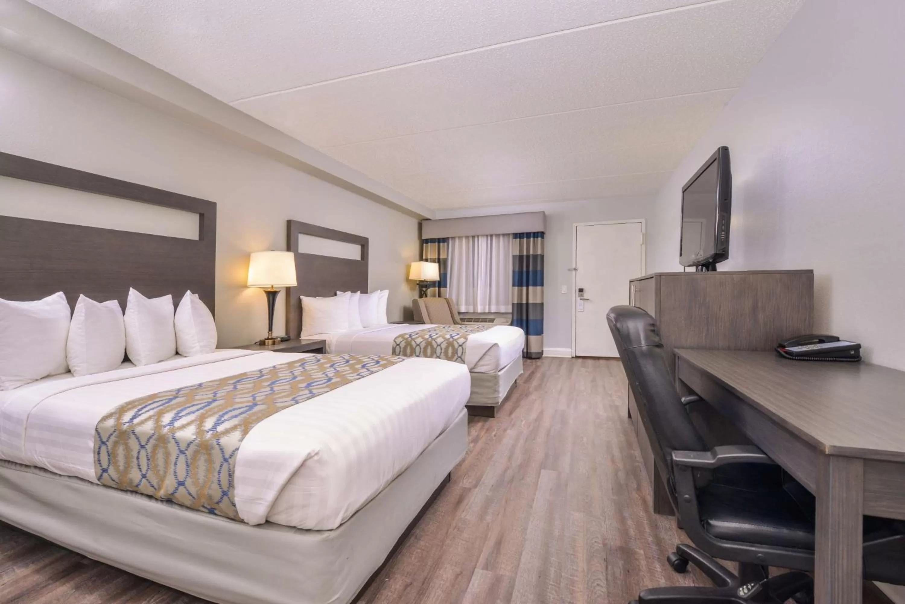 Double Room with Two Double Beds and Bath Tub - Disability Access/Smoking in Best Western Naperville Inn