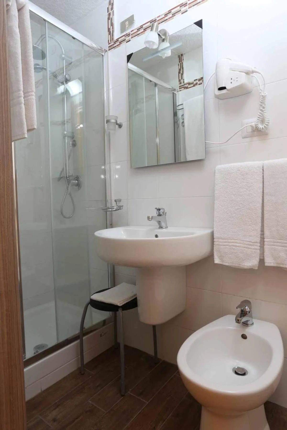 Shower in Hotel Piola