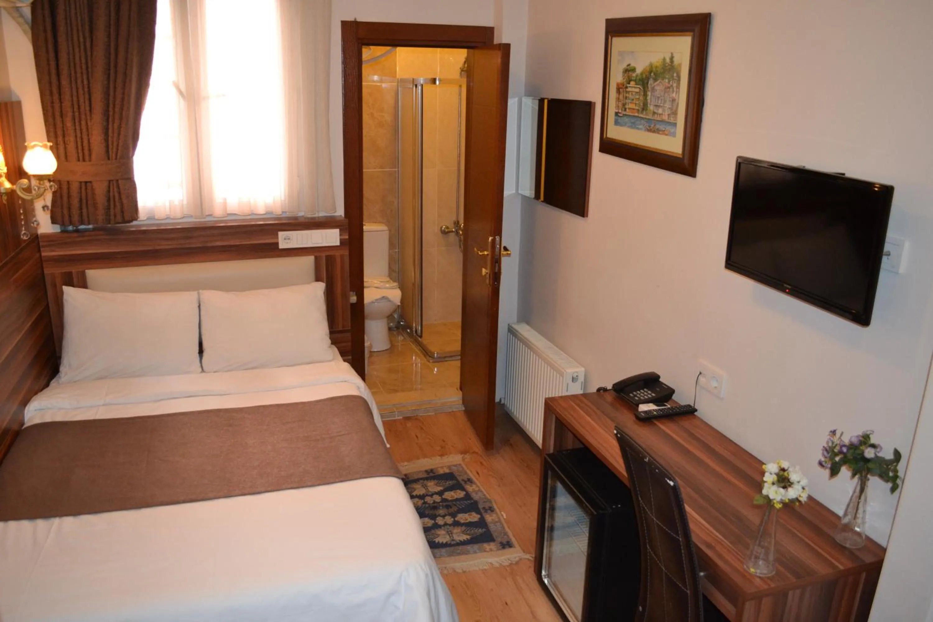 Shower, Bed in New Fatih Hotel