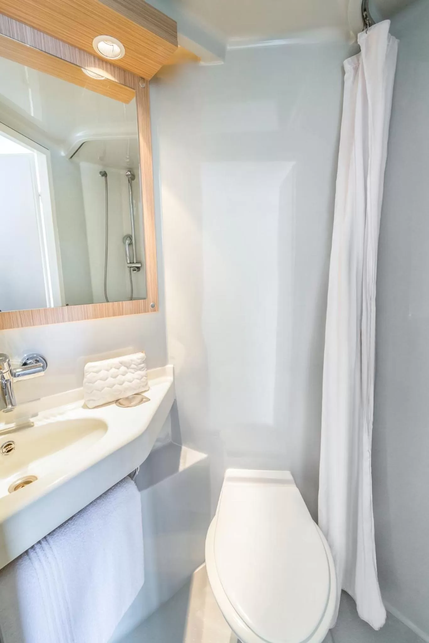 Bathroom in greet hôtel Angoulême