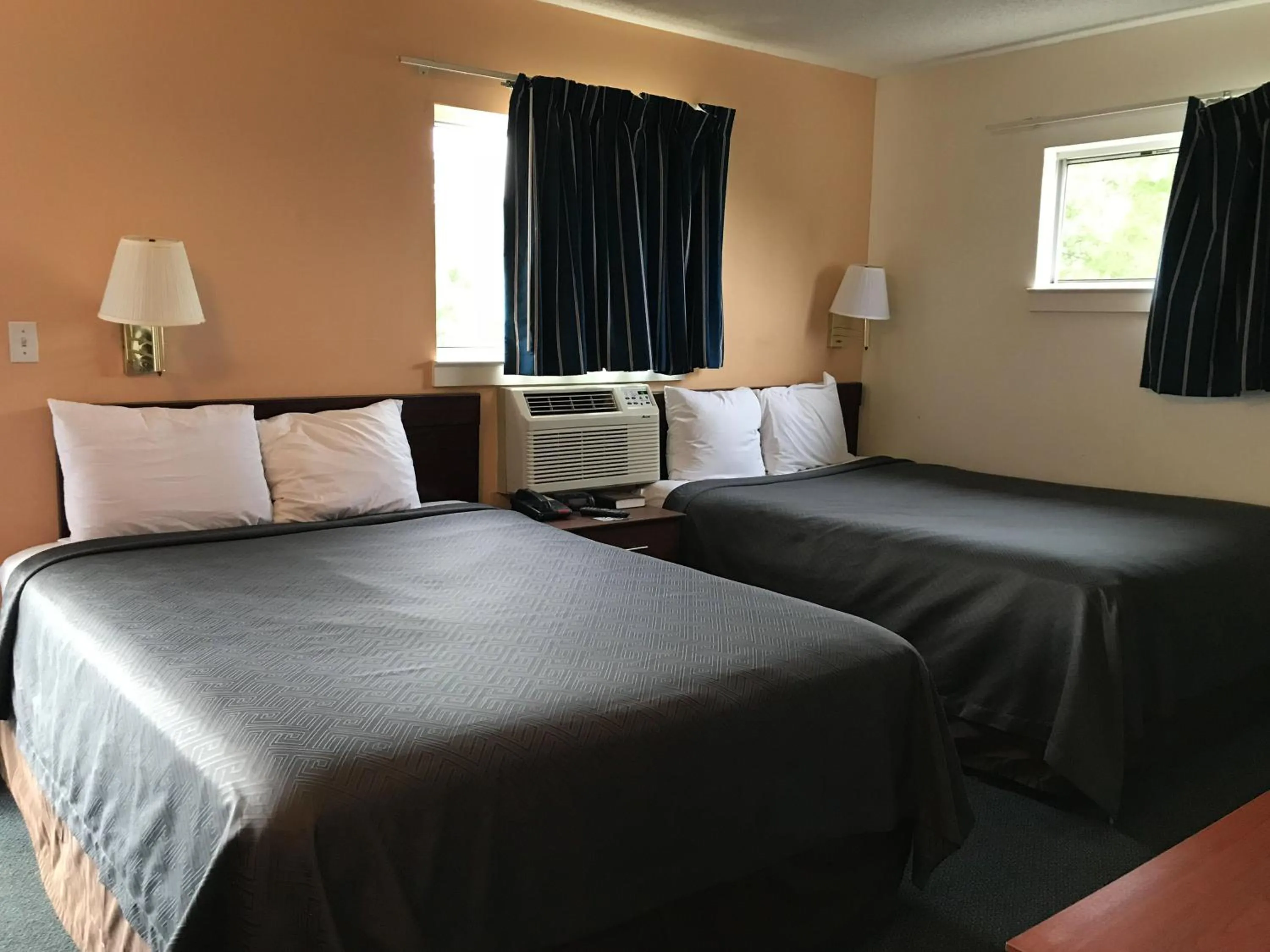 Bedroom, Bed in Motel 6-Fayetteville, NC - Fort Liberty Area