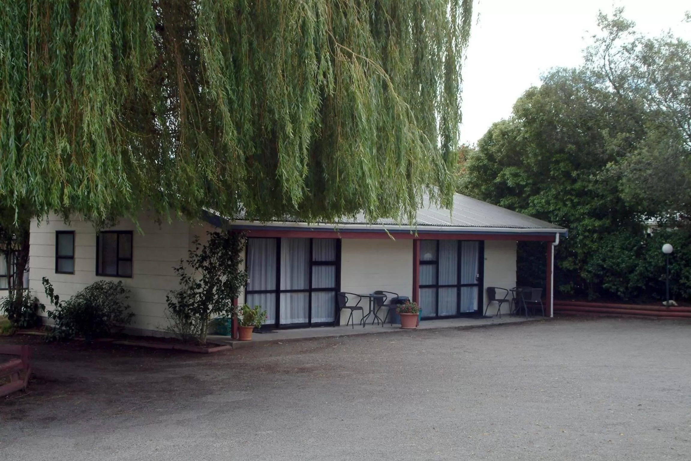 Property building in Camellia Court Family Motel