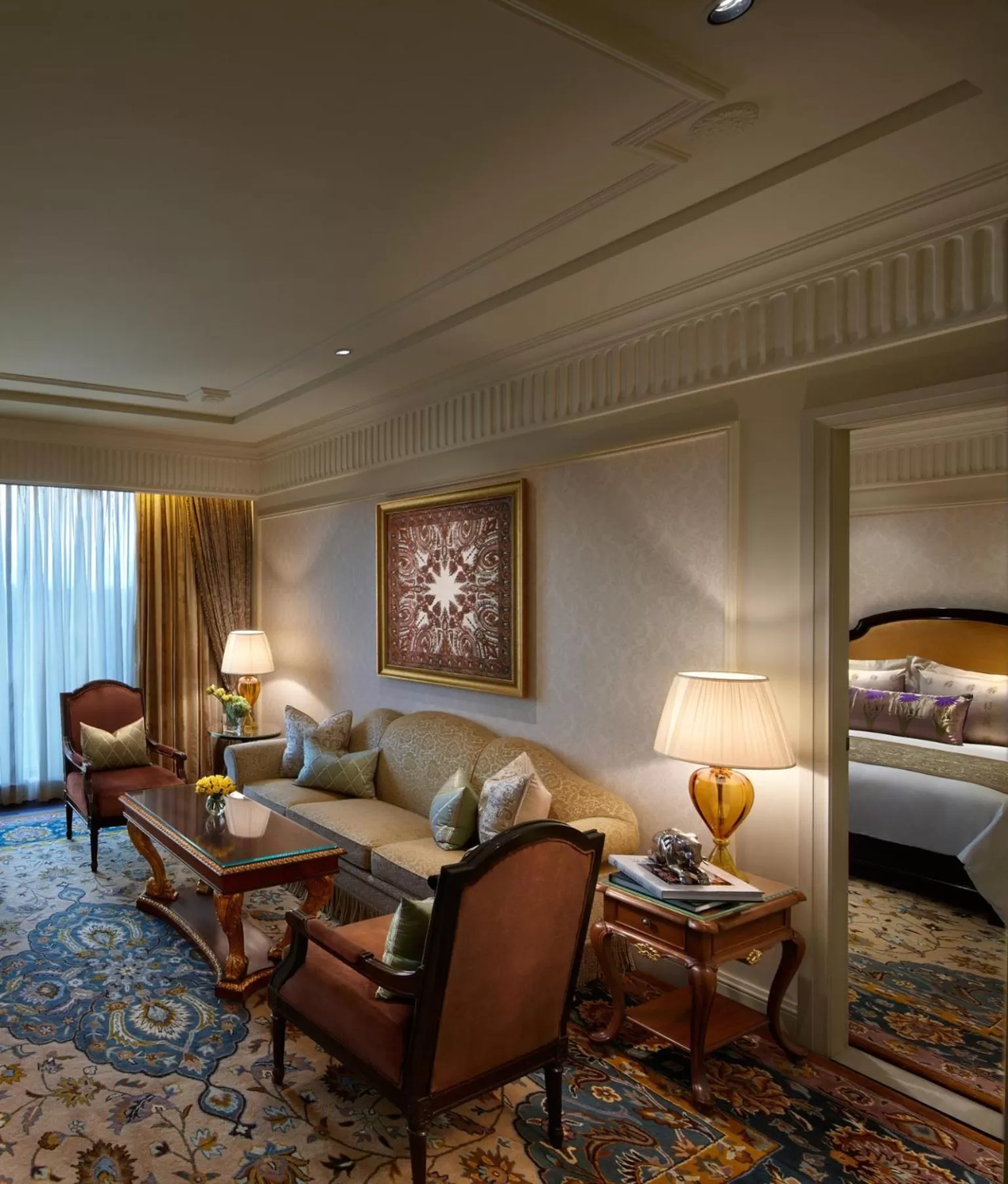 Living room, Bed in The Leela Palace New Delhi