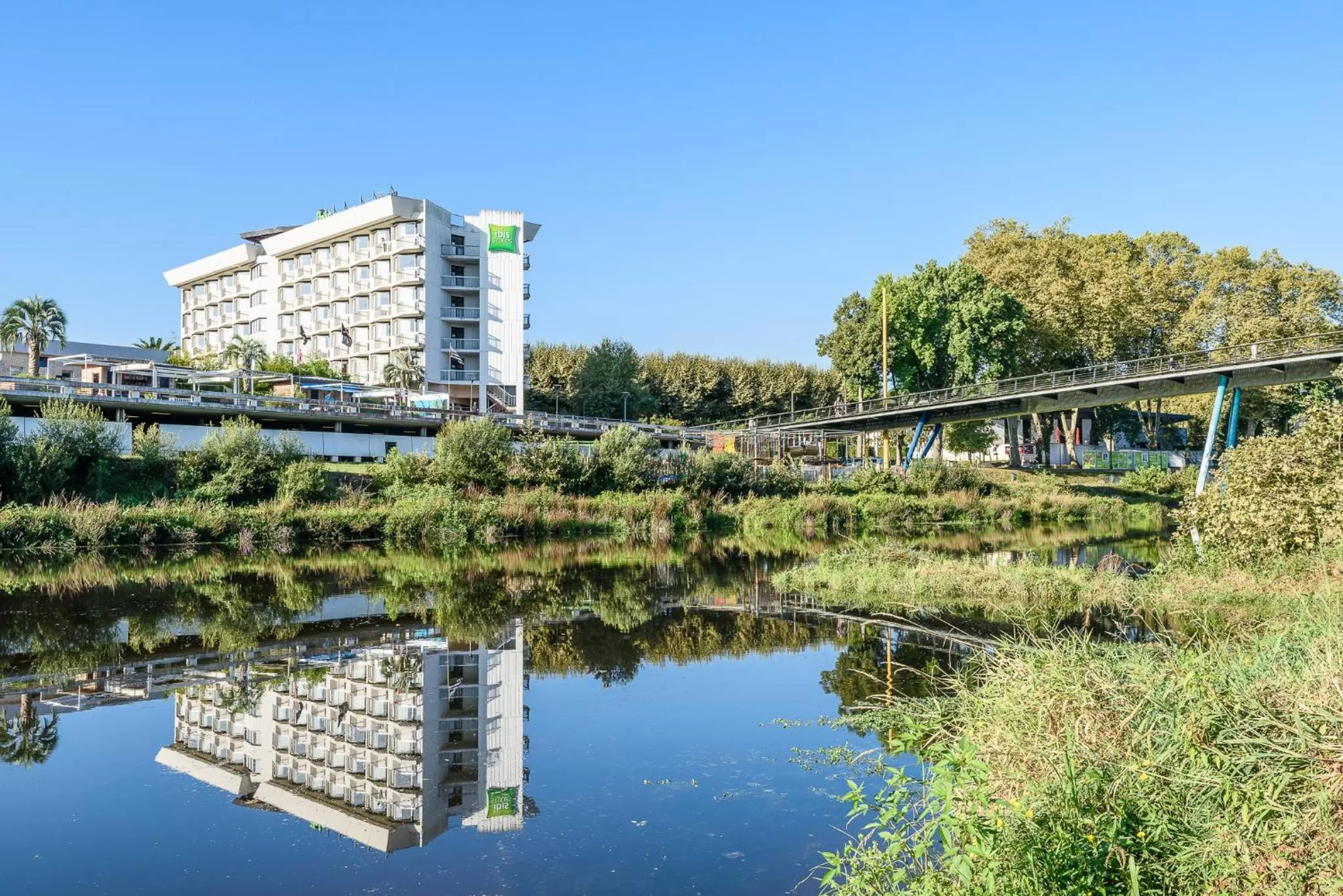 Property building in ibis styles Dax Centre