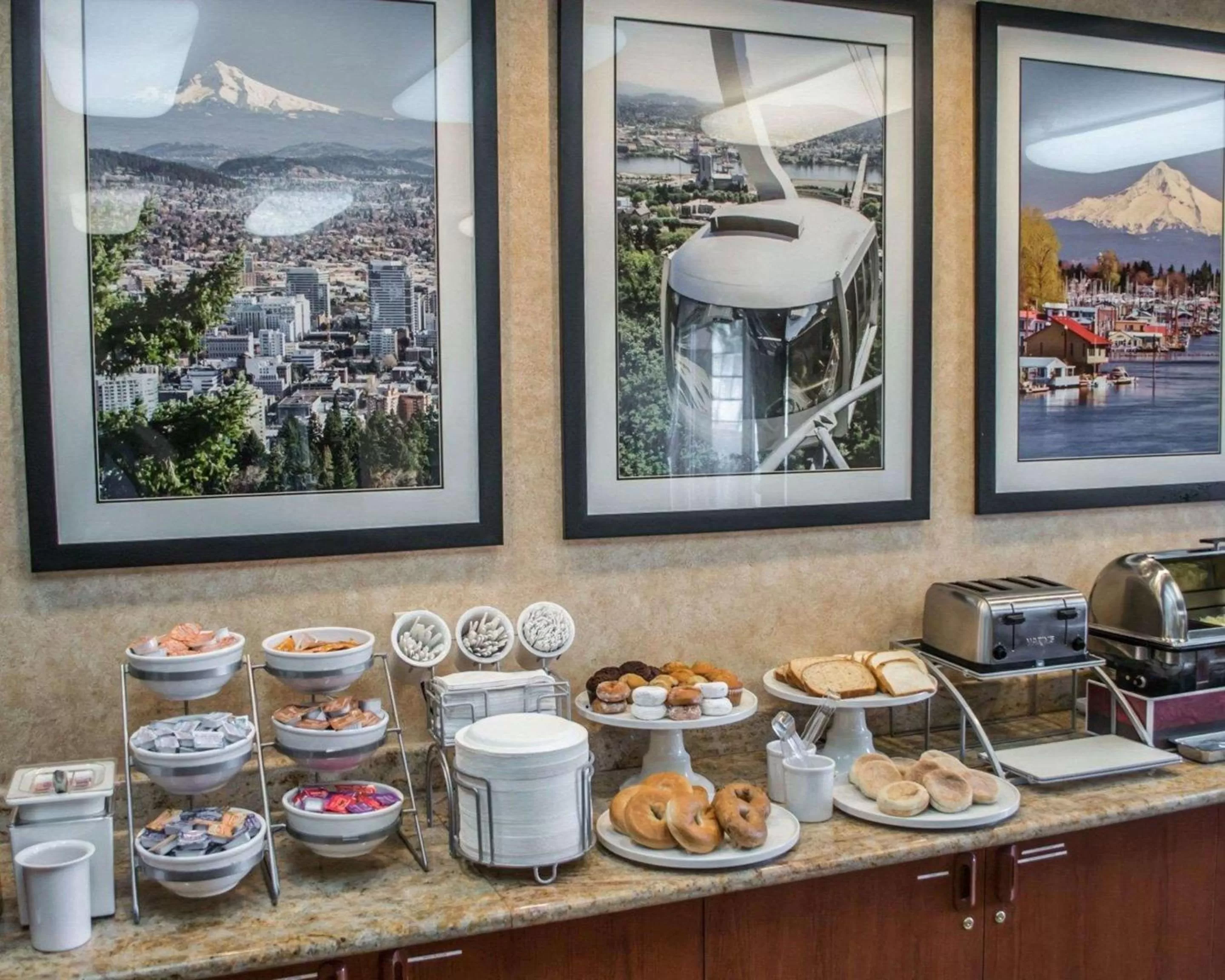 Restaurant/places to eat in Comfort Suites Portland Southwest