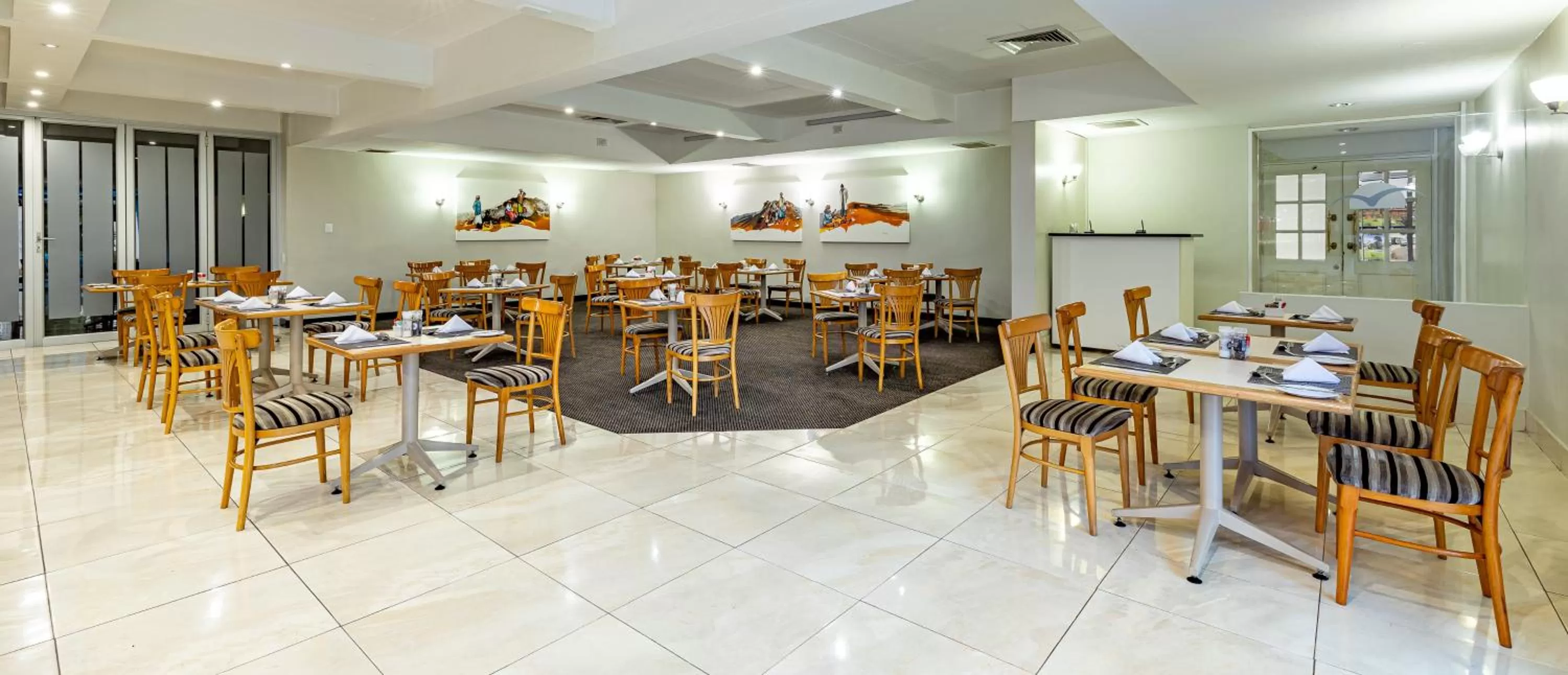 Restaurant/places to eat in African Sky Newcastle Inn