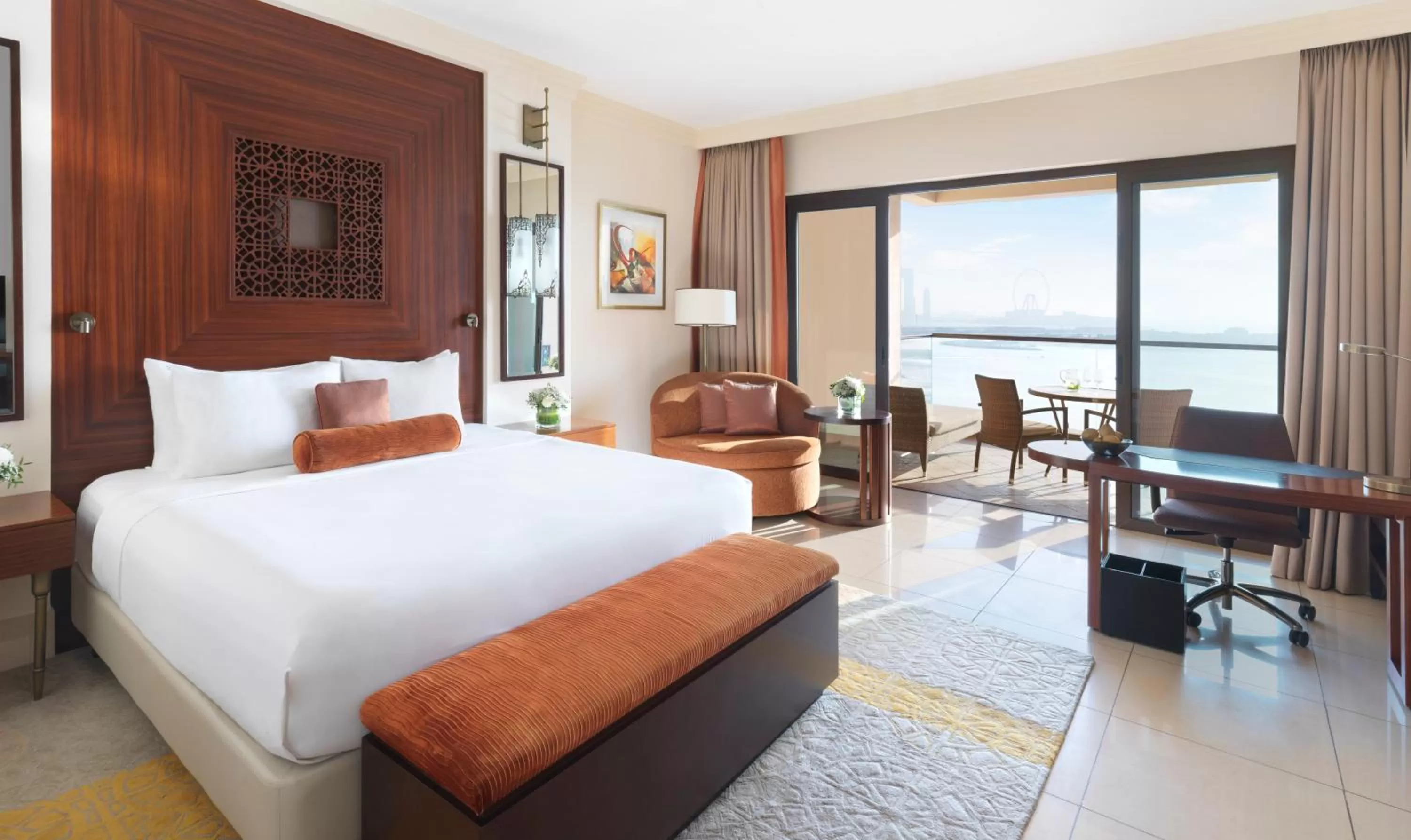 Photo of the whole room, Bed in Fairmont The Palm