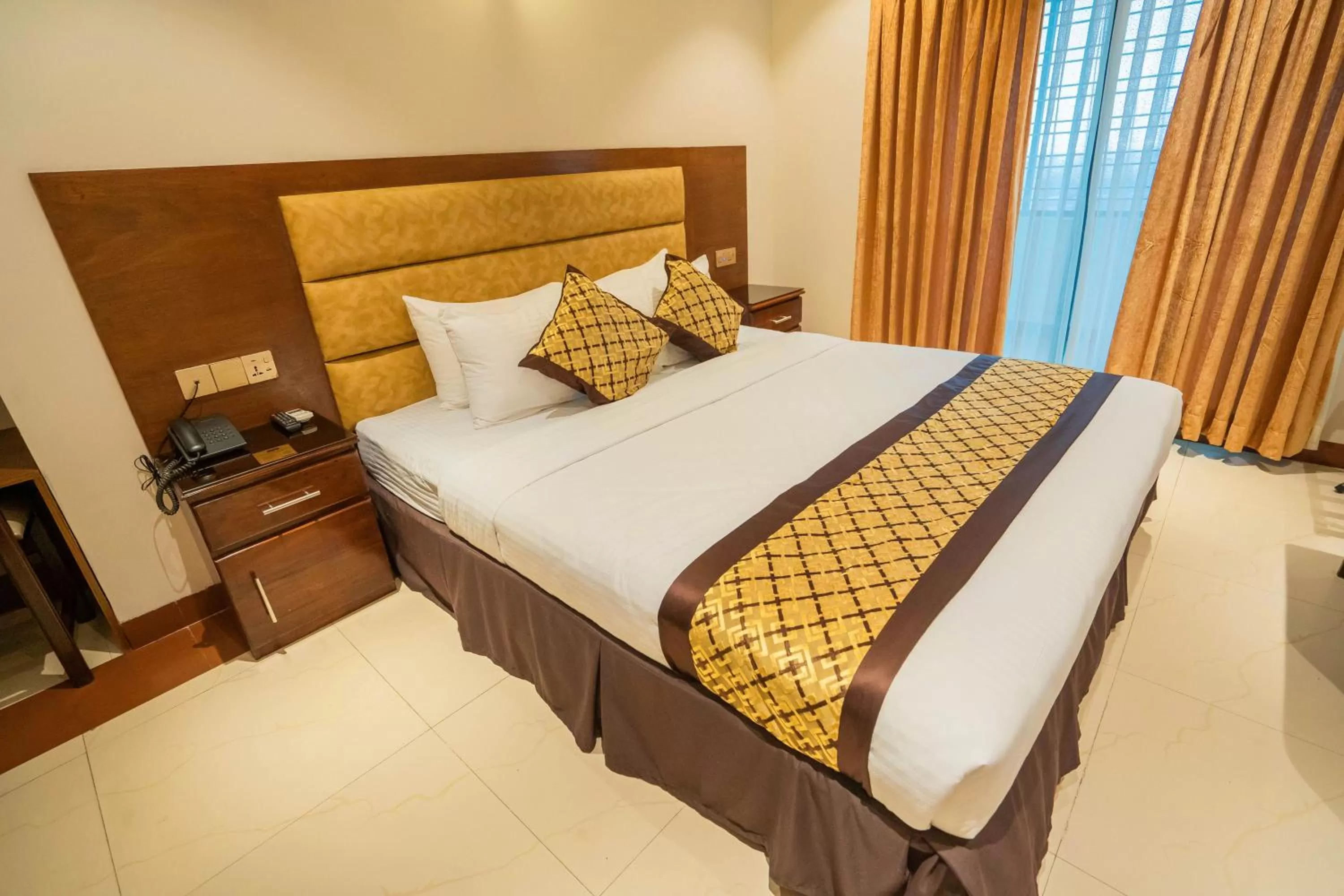 Photo of the whole room, Bed in Central Inn Dhaka City Centre