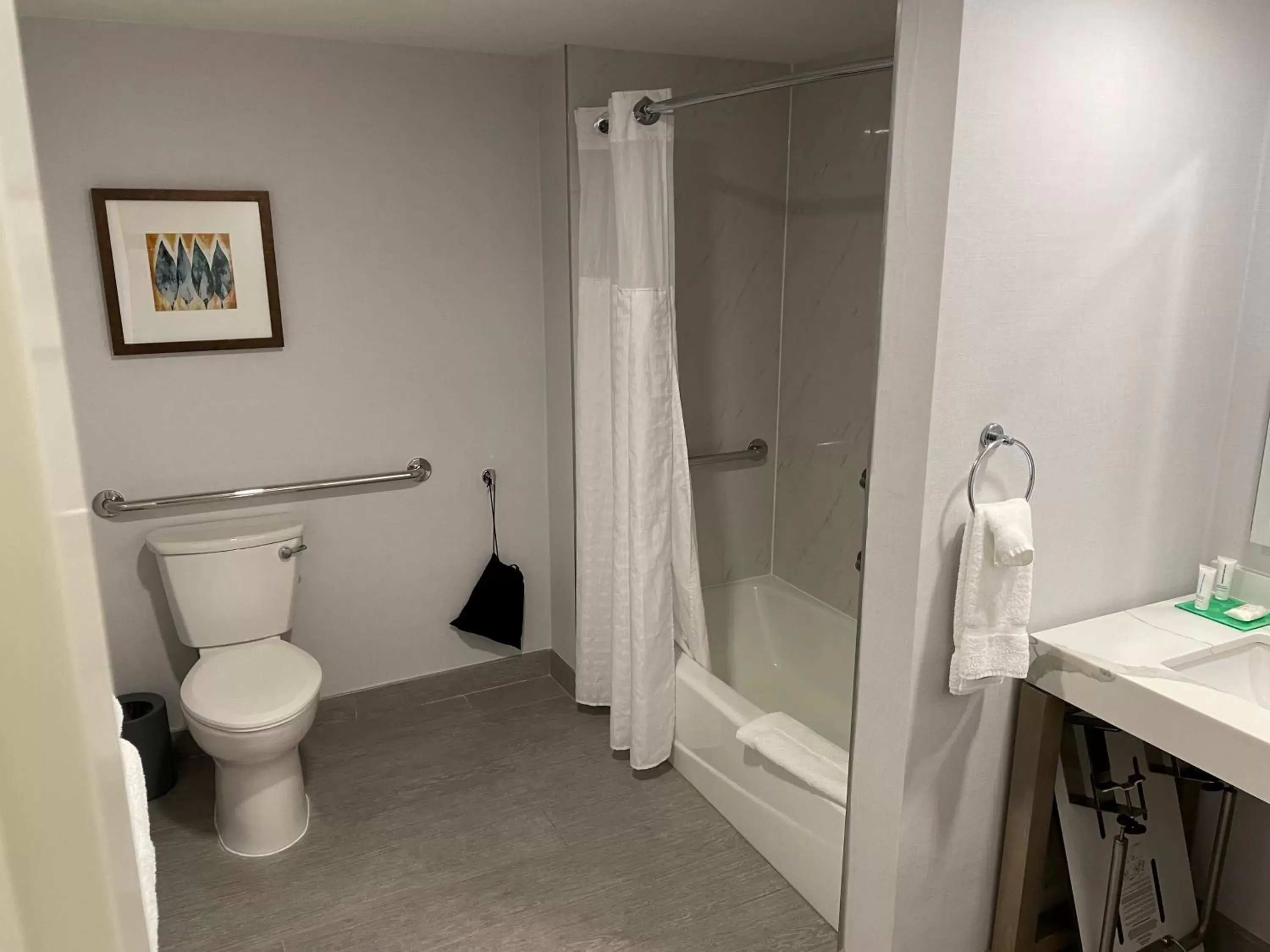 Queen Room with Two Queen Beds and Accessible Tub in Hyatt Place Santa Barbara Queen Room with Two Queen Beds and Accessible Tub in Hyatt Place Santa Barbara