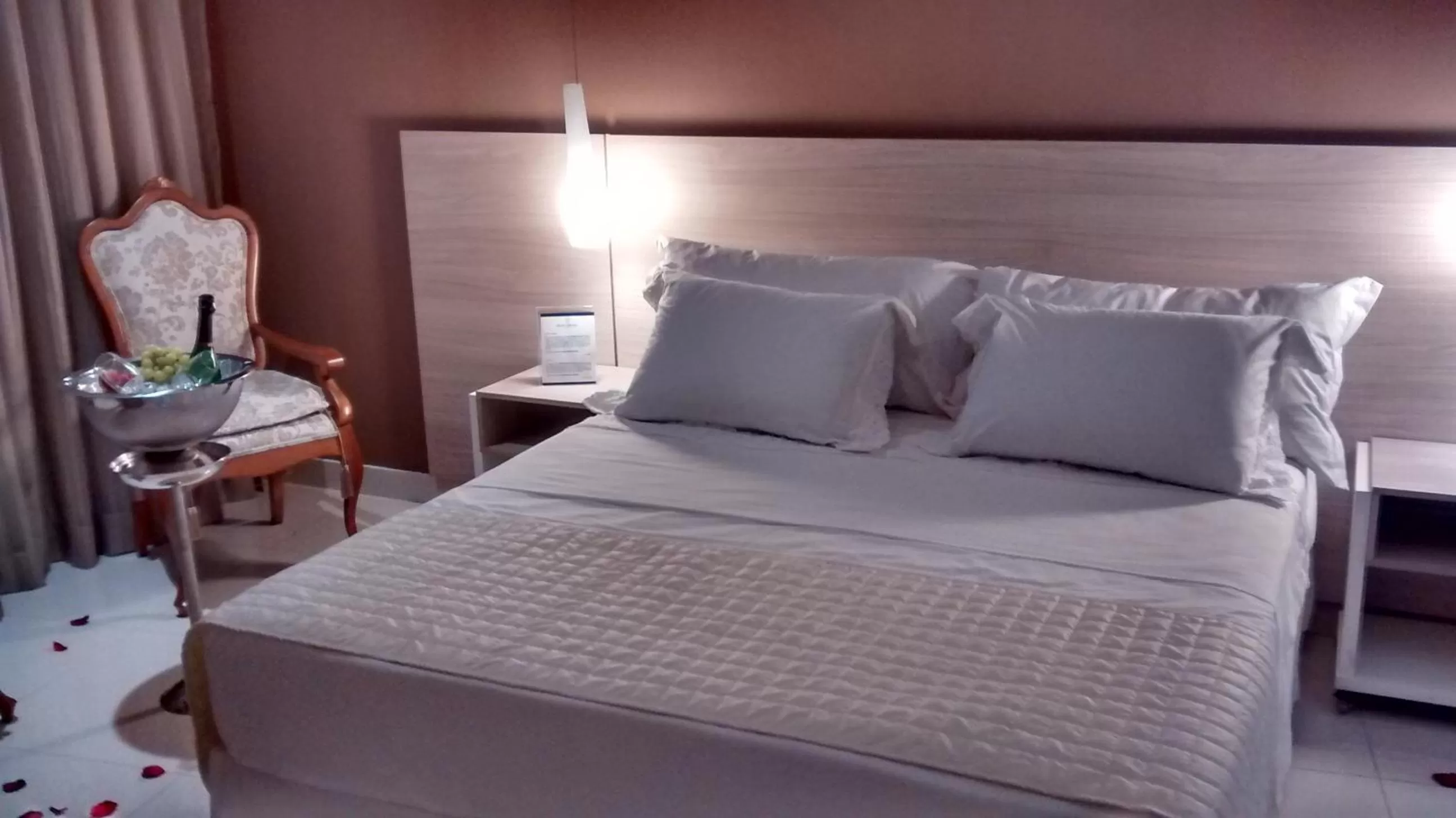 Bedroom, Bed in Granterrara Hotel