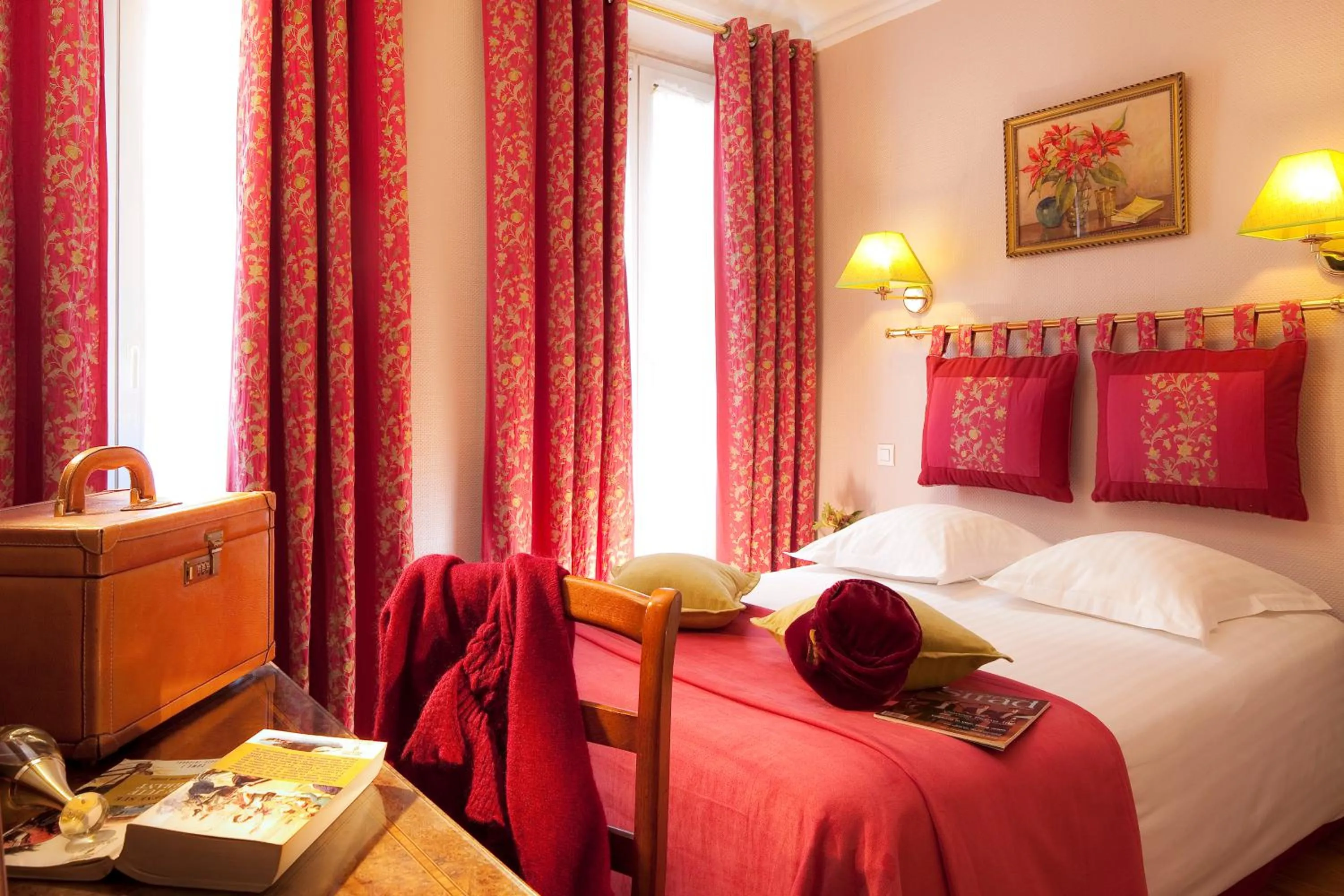 Photo of the whole room, Bed in New Orient Hotel