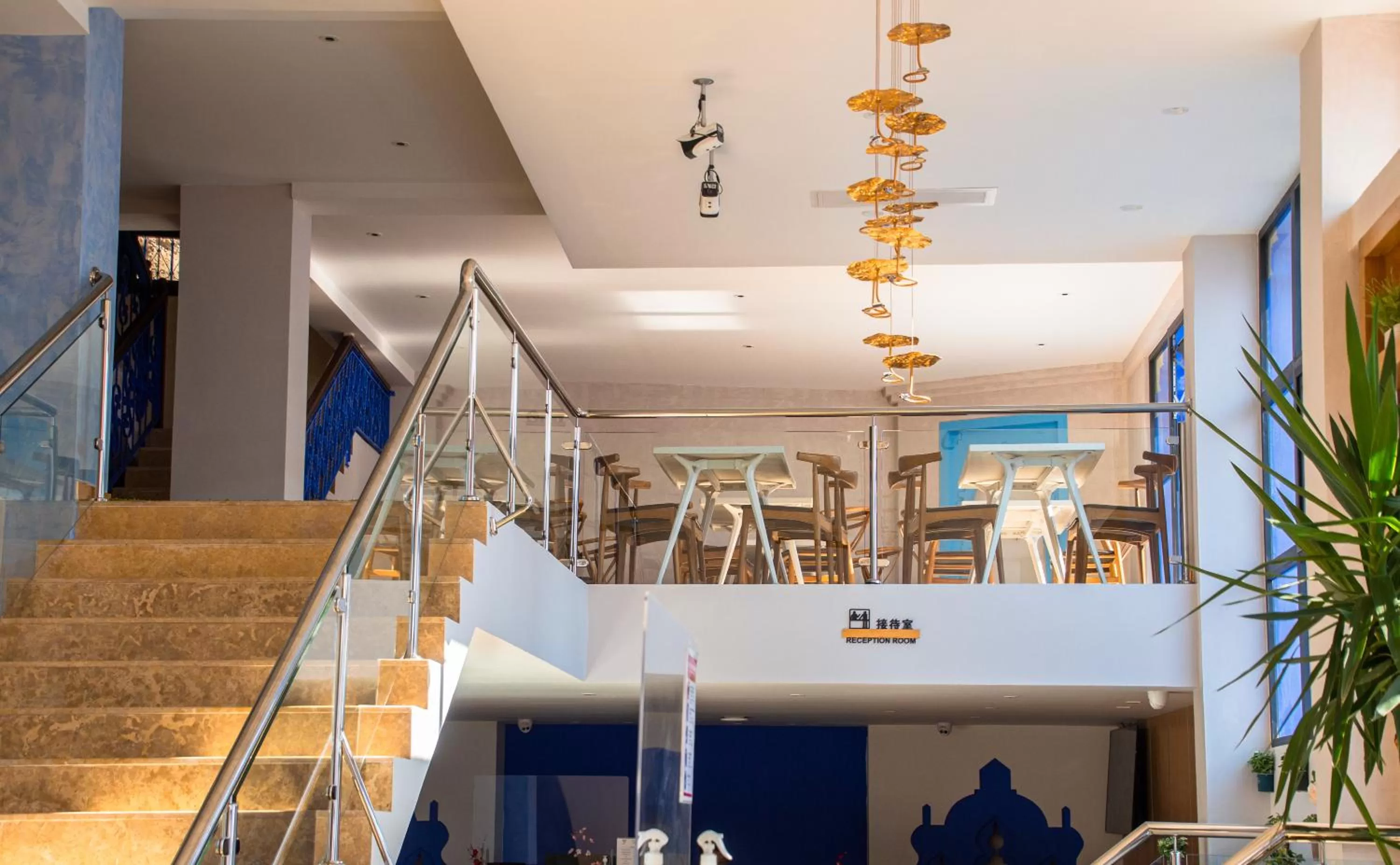 Restaurant/places to eat in VANCII Hotel