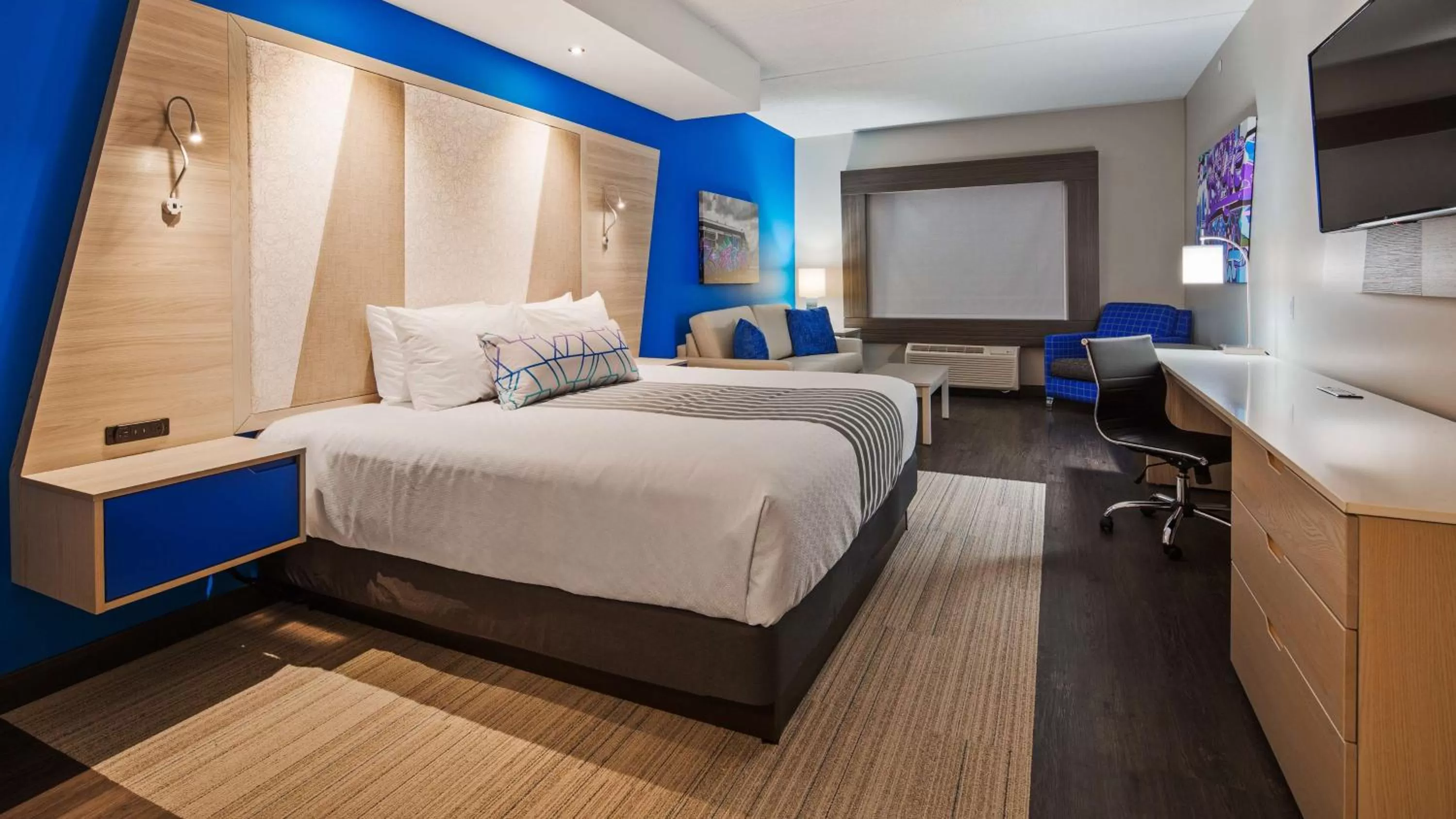 Photo of the whole room, Bed in Best Western Premier Winnipeg East