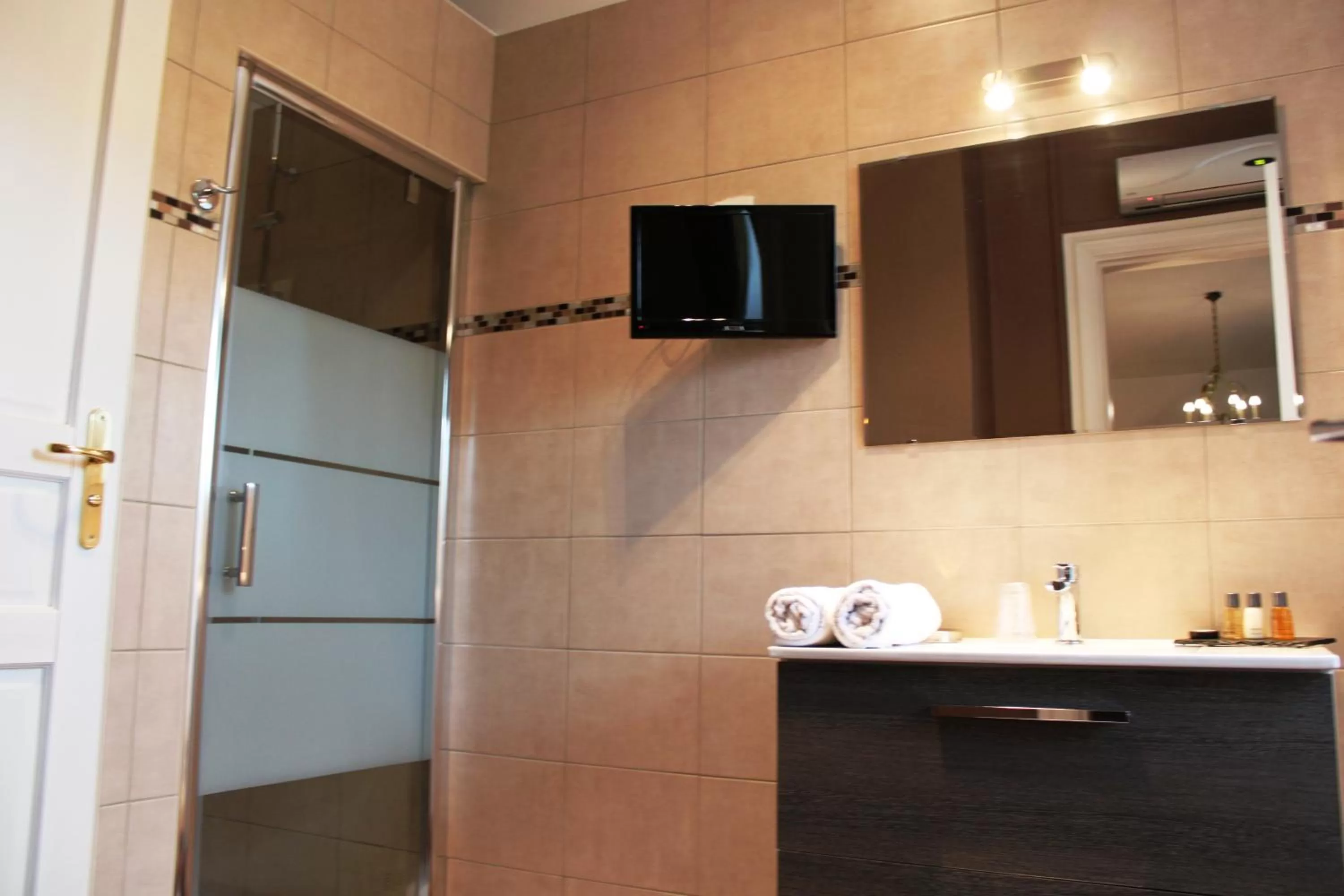 Bathroom in Résidence et Chambres d'Hôtes de La Porte d'Arras