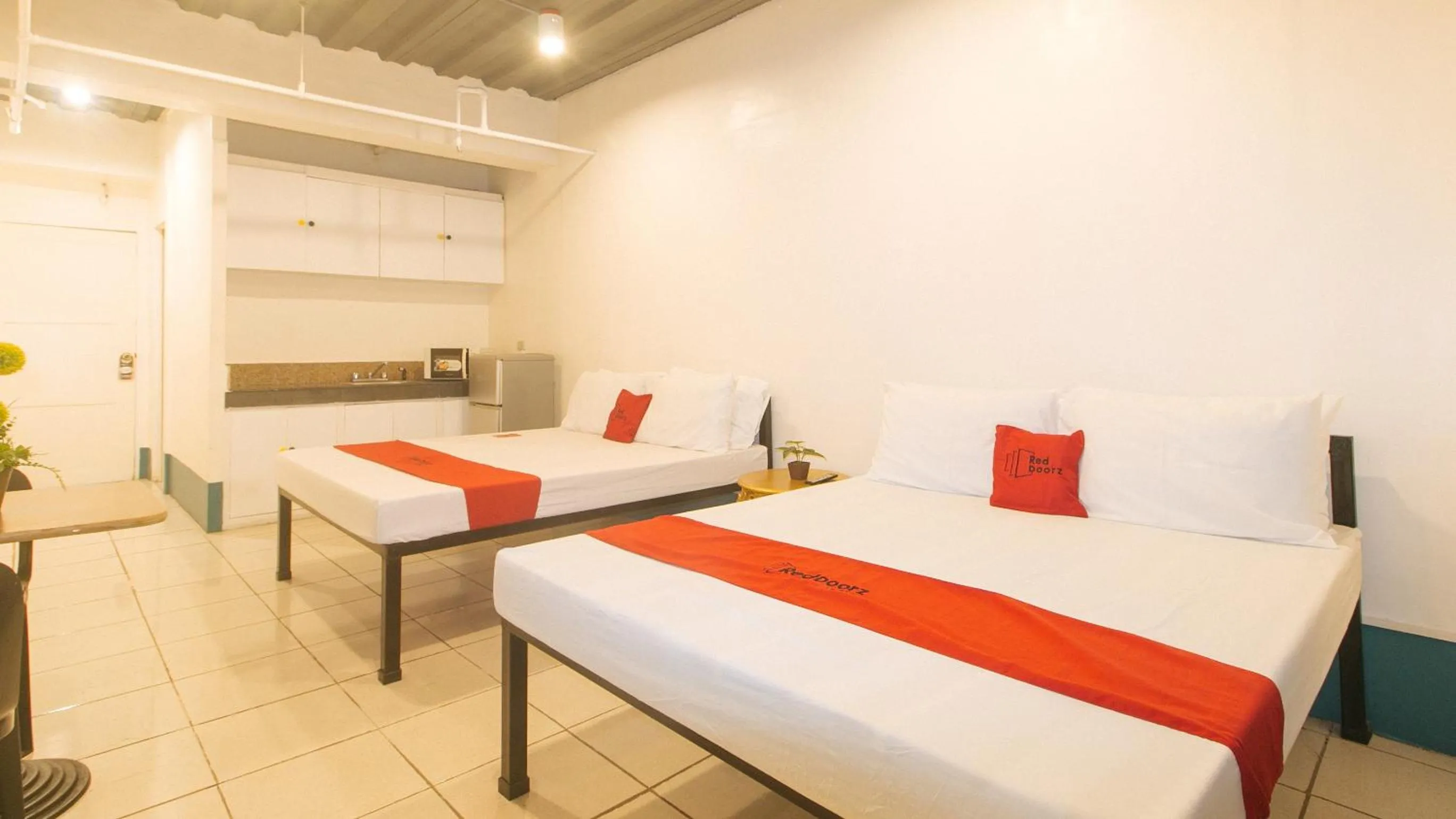 Photo of the whole room, Bed in RedDoorz at Crowne One Condo