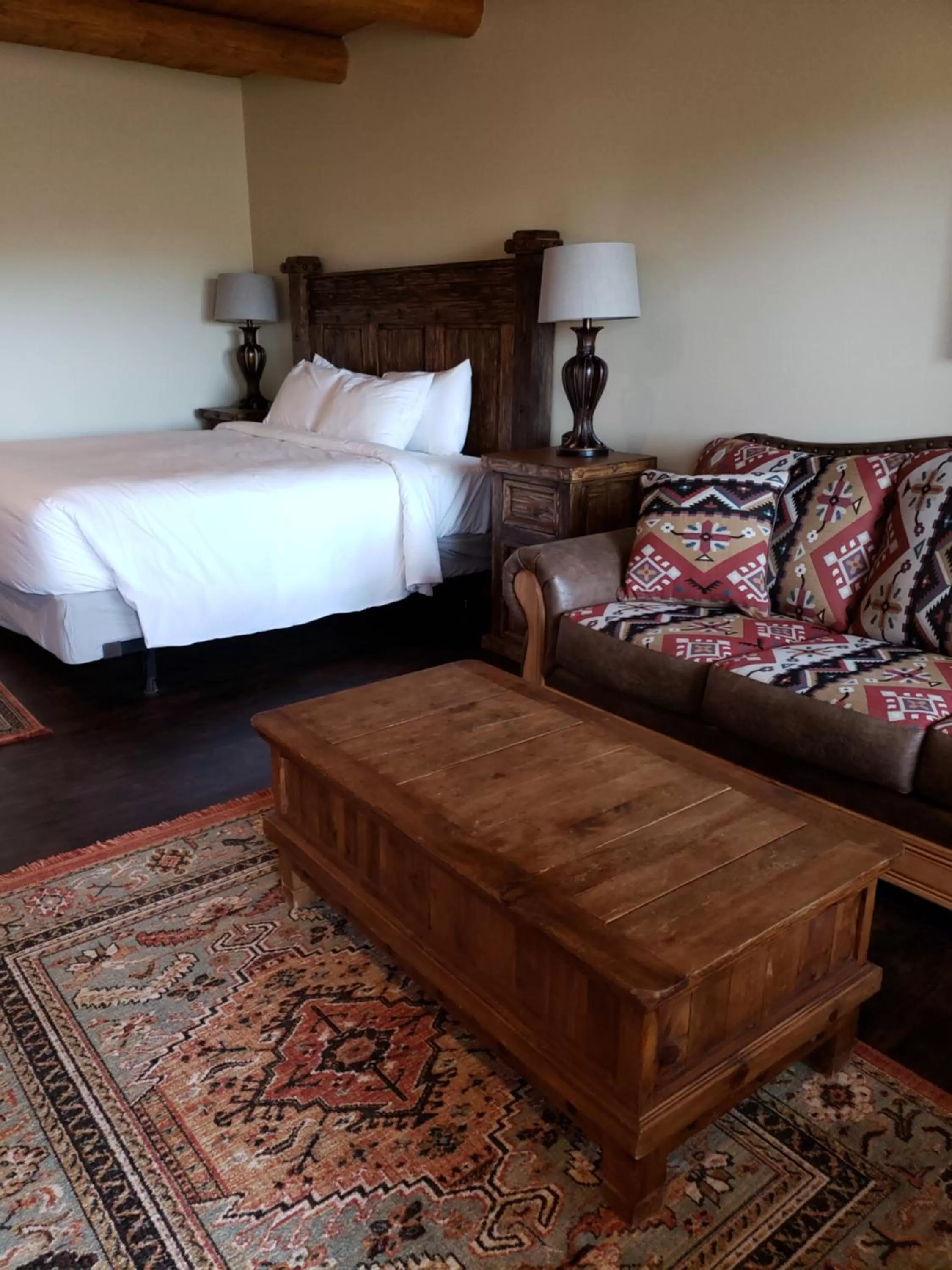 Photo of the whole room, Bed in Abiquiu Inn