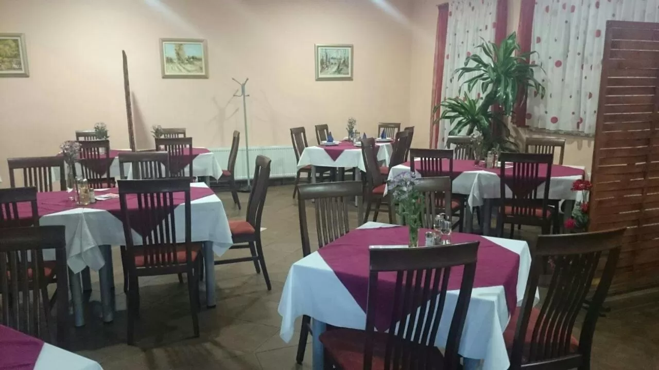 Restaurant/Places to Eat in Lugarnica