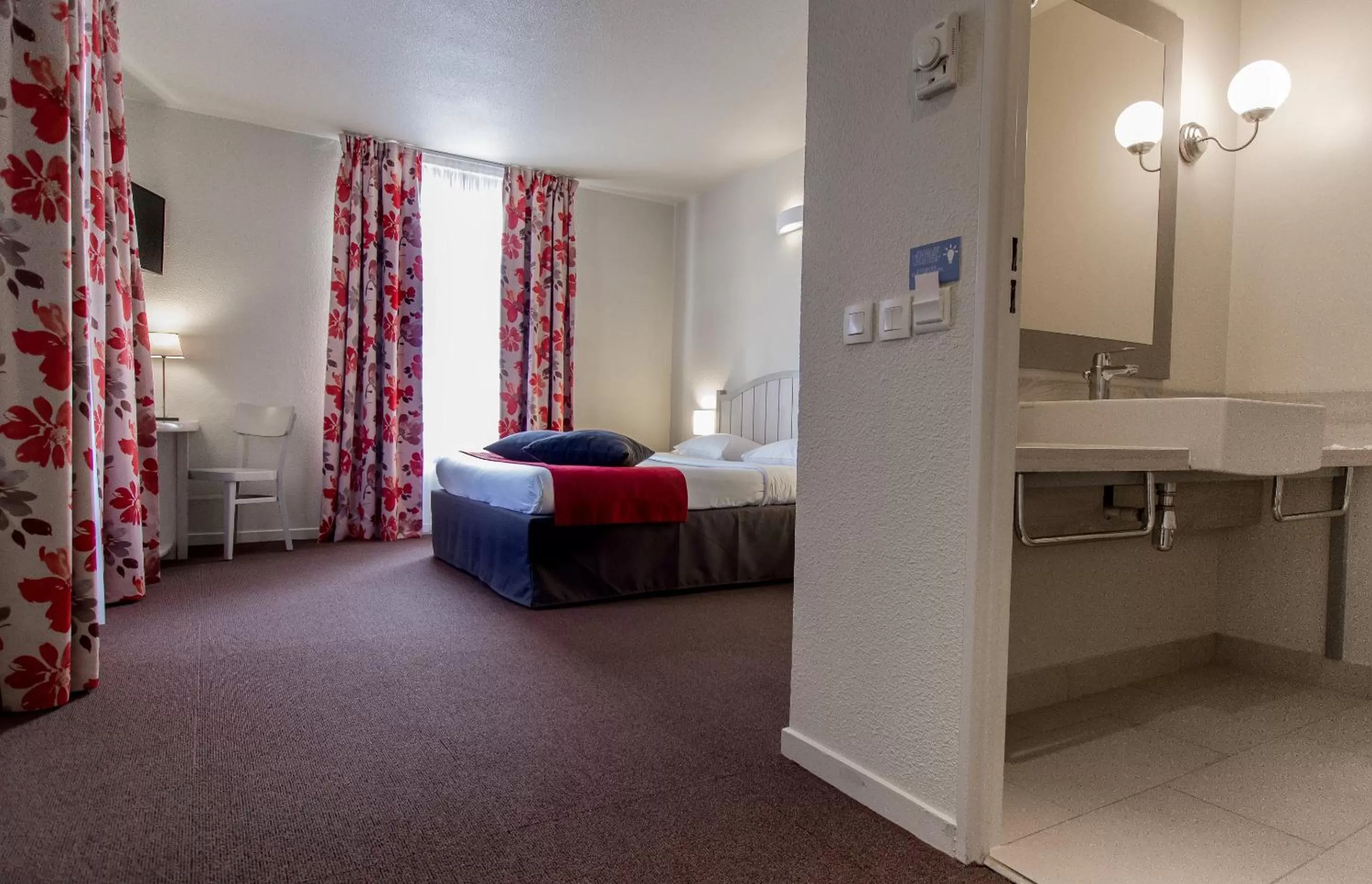 Bed in Campanile Val de France