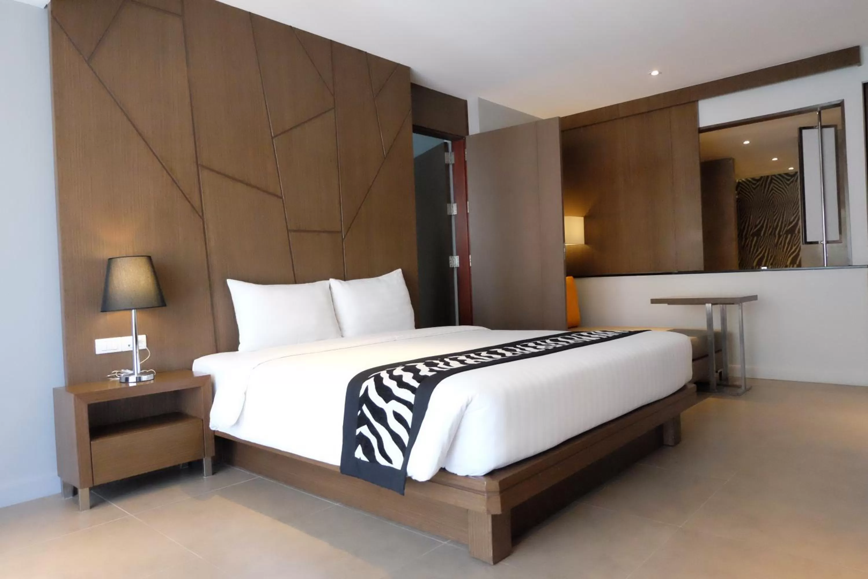 Photo of the whole room, Bed in Season Five Hotel