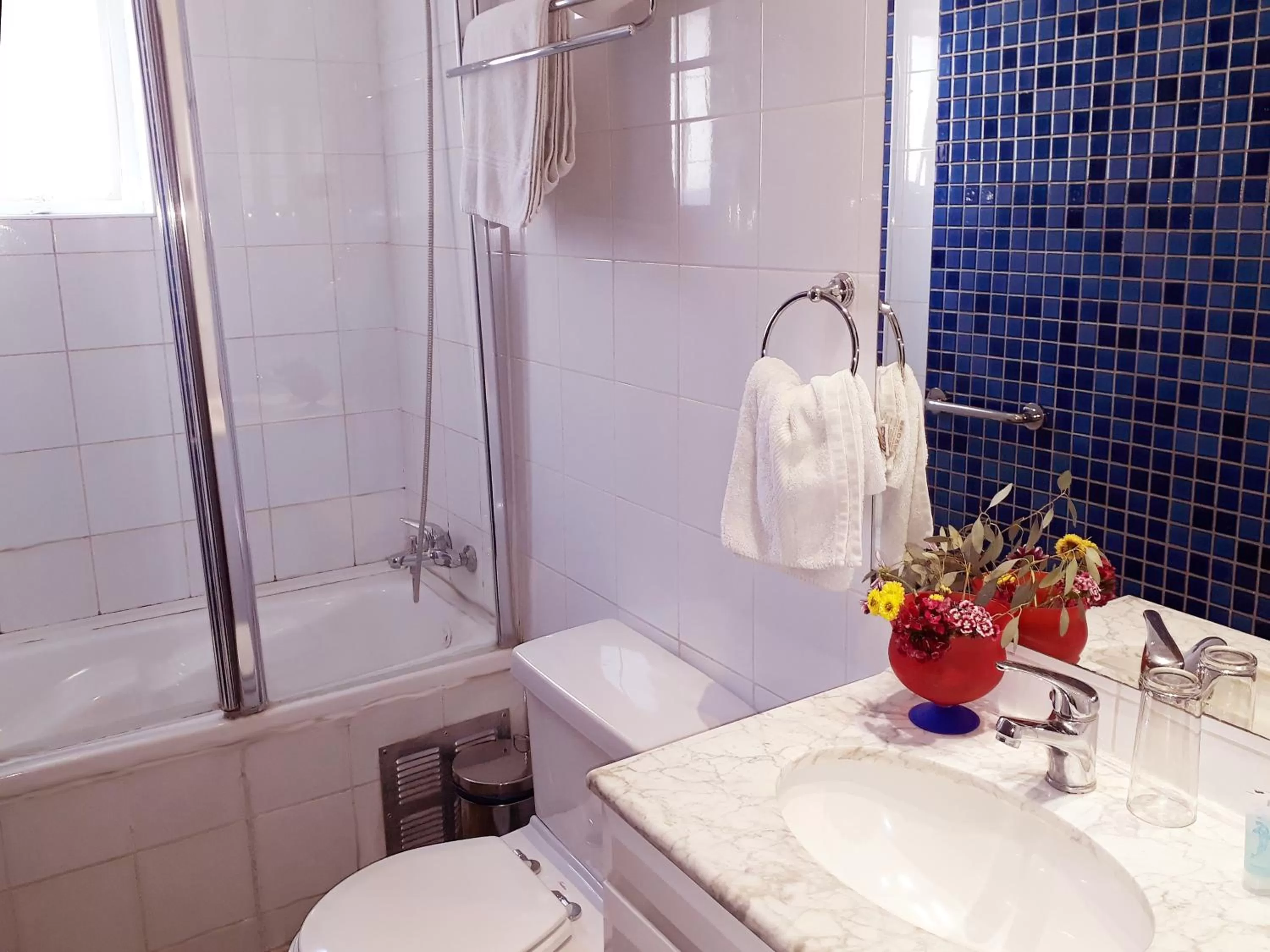 Shower in Nubes Hotel