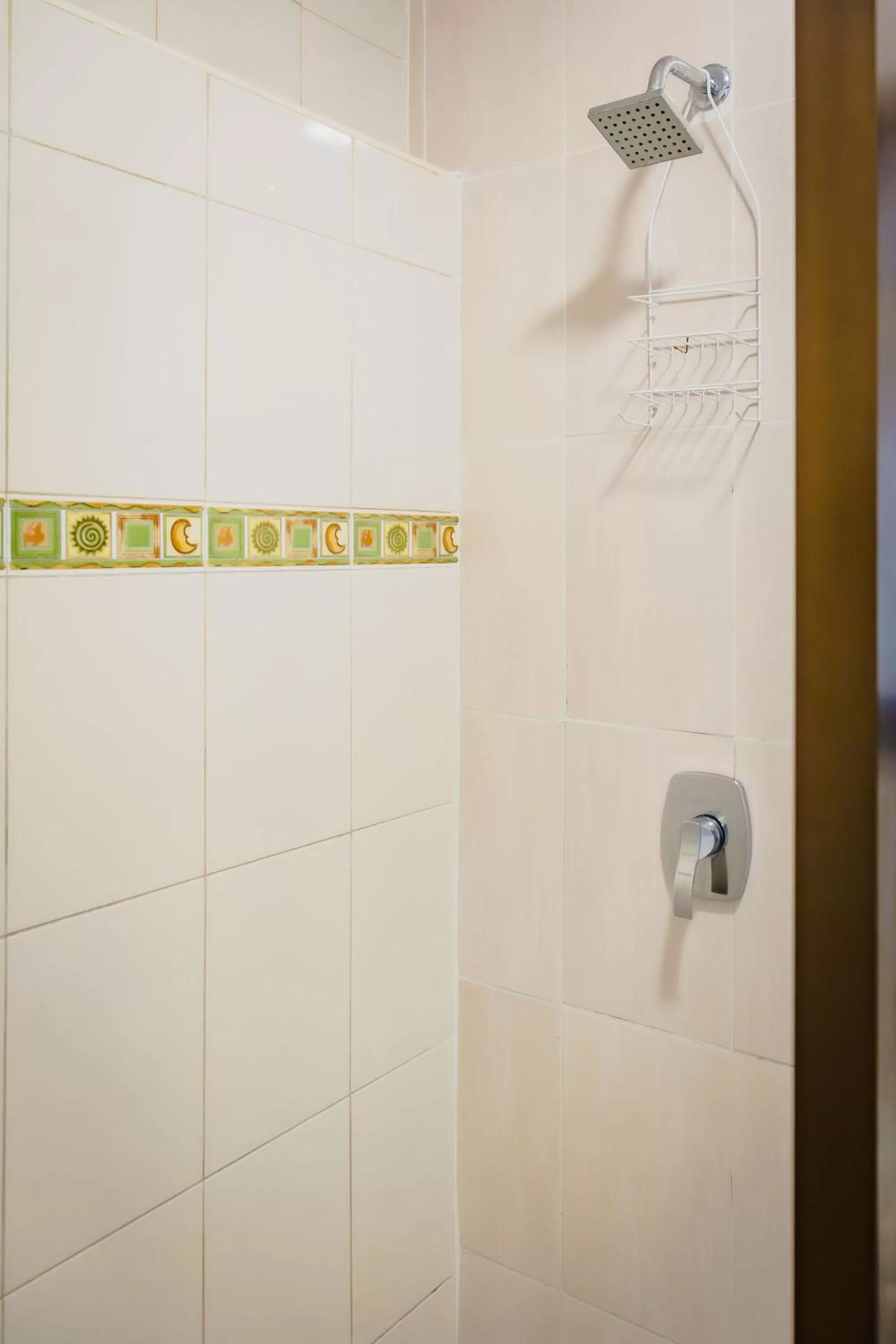 Shower in Hostal Antares