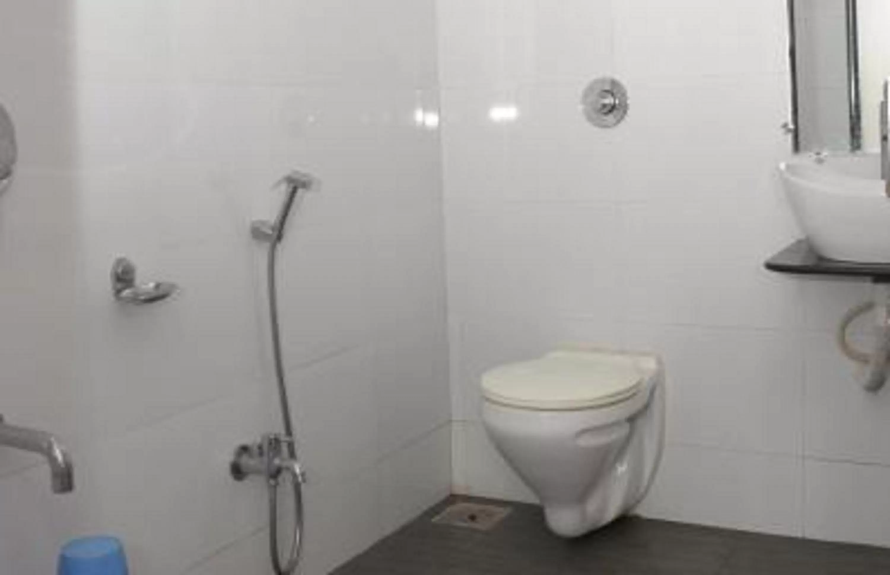 Shower in Hotel Vyankatesh & Pure Veg Restaurant