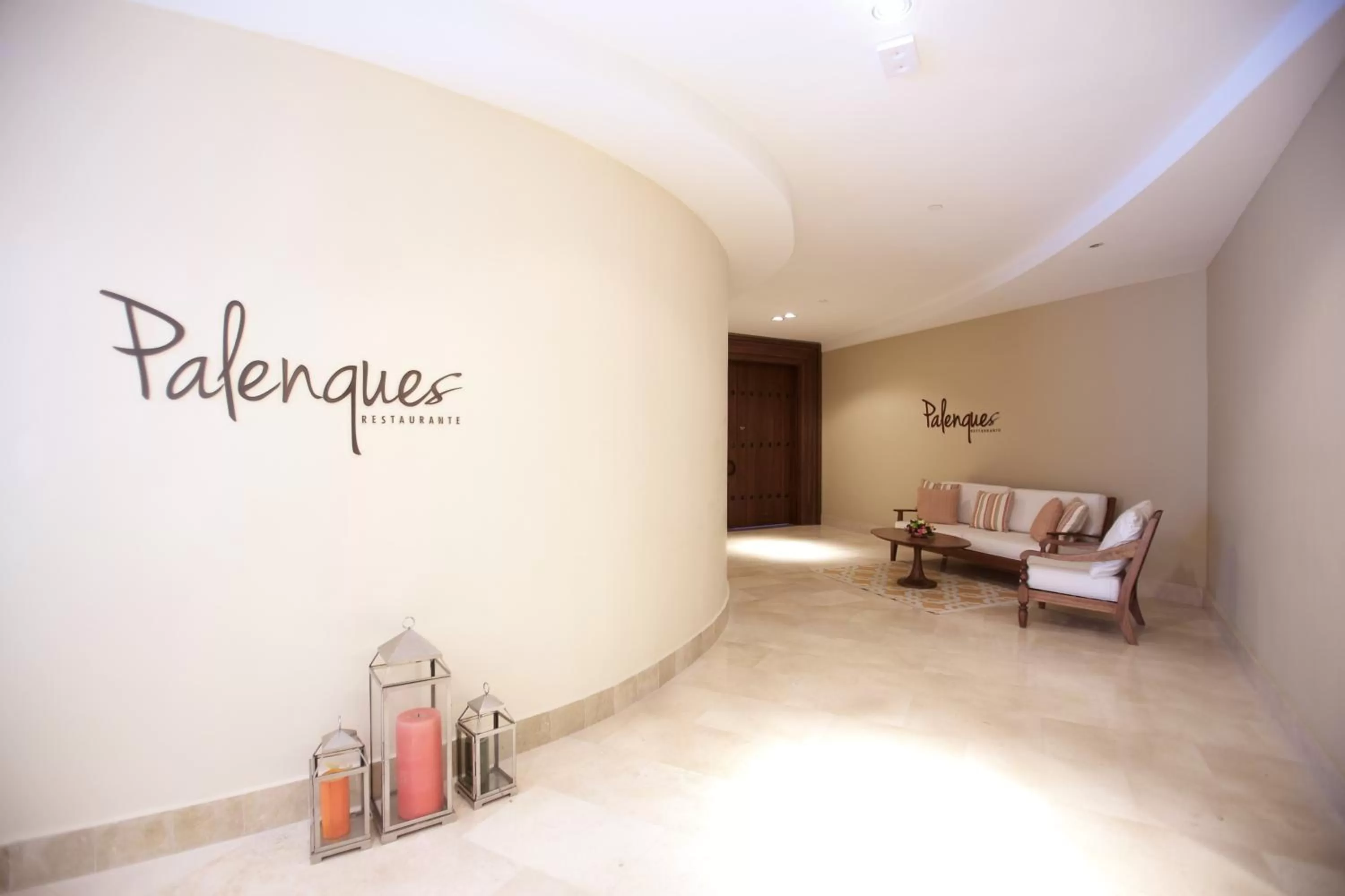 Lounge or bar in Radisson Cartagena Ocean Pavillion Hotel