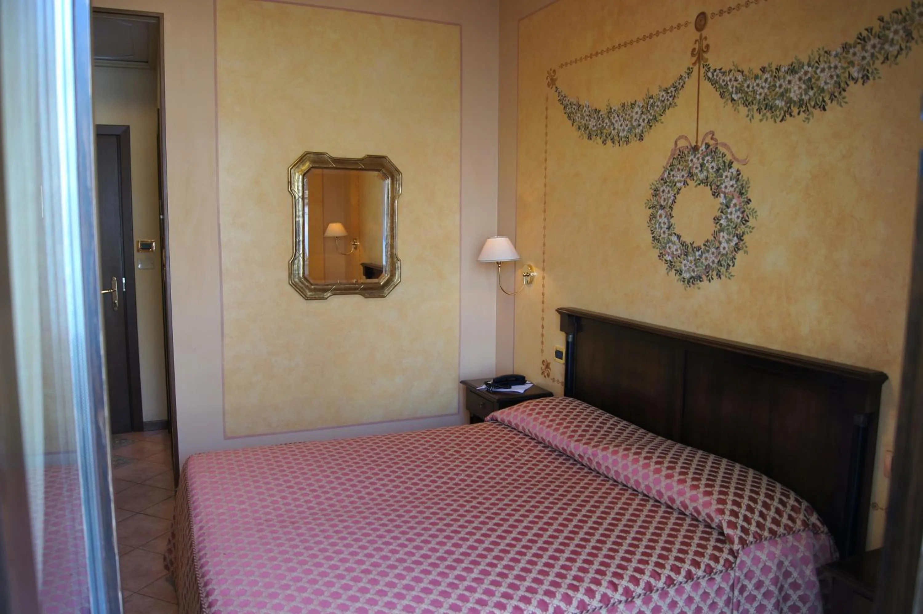 Bed in Hotel Lugana Parco Al Lago