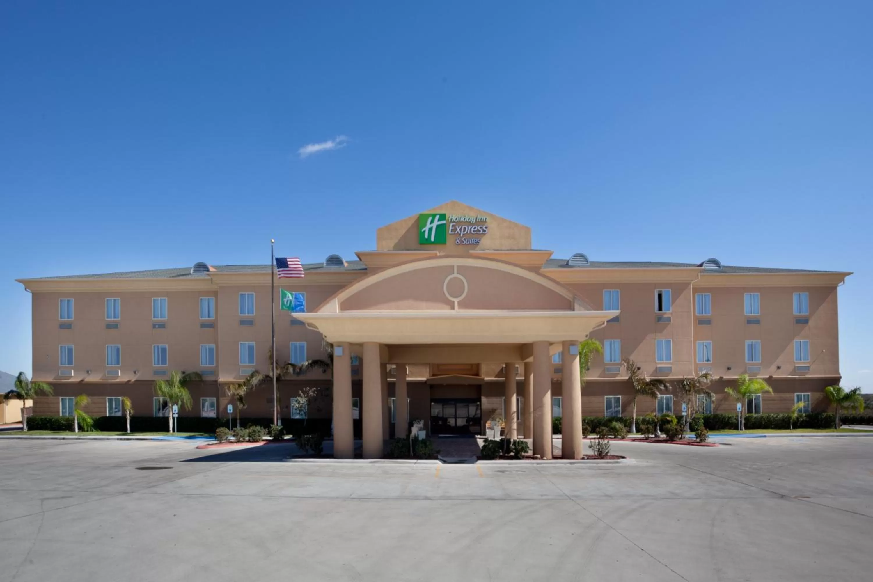 Property building in Holiday Inn Express Hotel & Suites Zapata by IHG