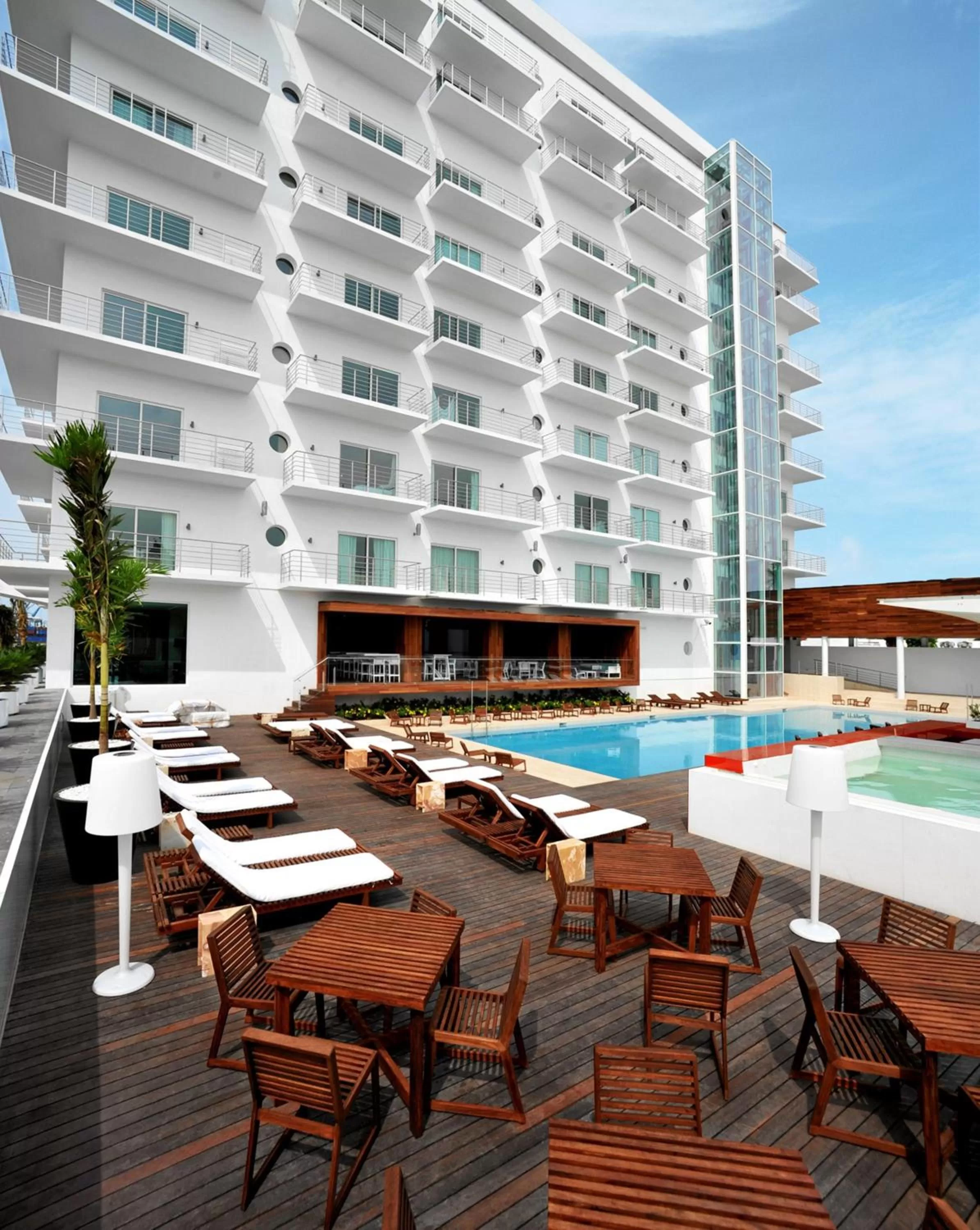 Property building in Emporio Veracruz