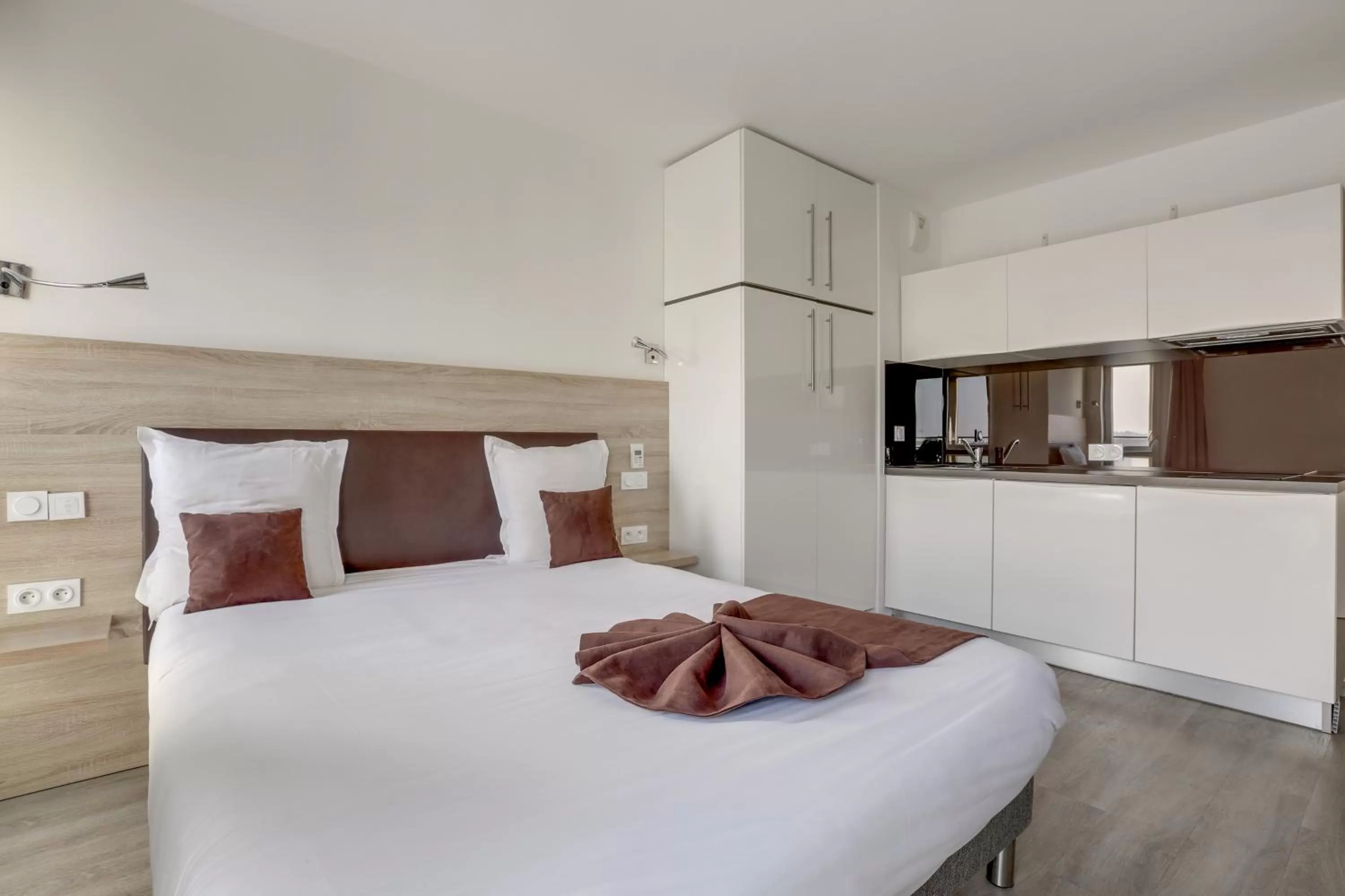 Bed in All Suites Appart Hôtel - Choisy-le-Roi