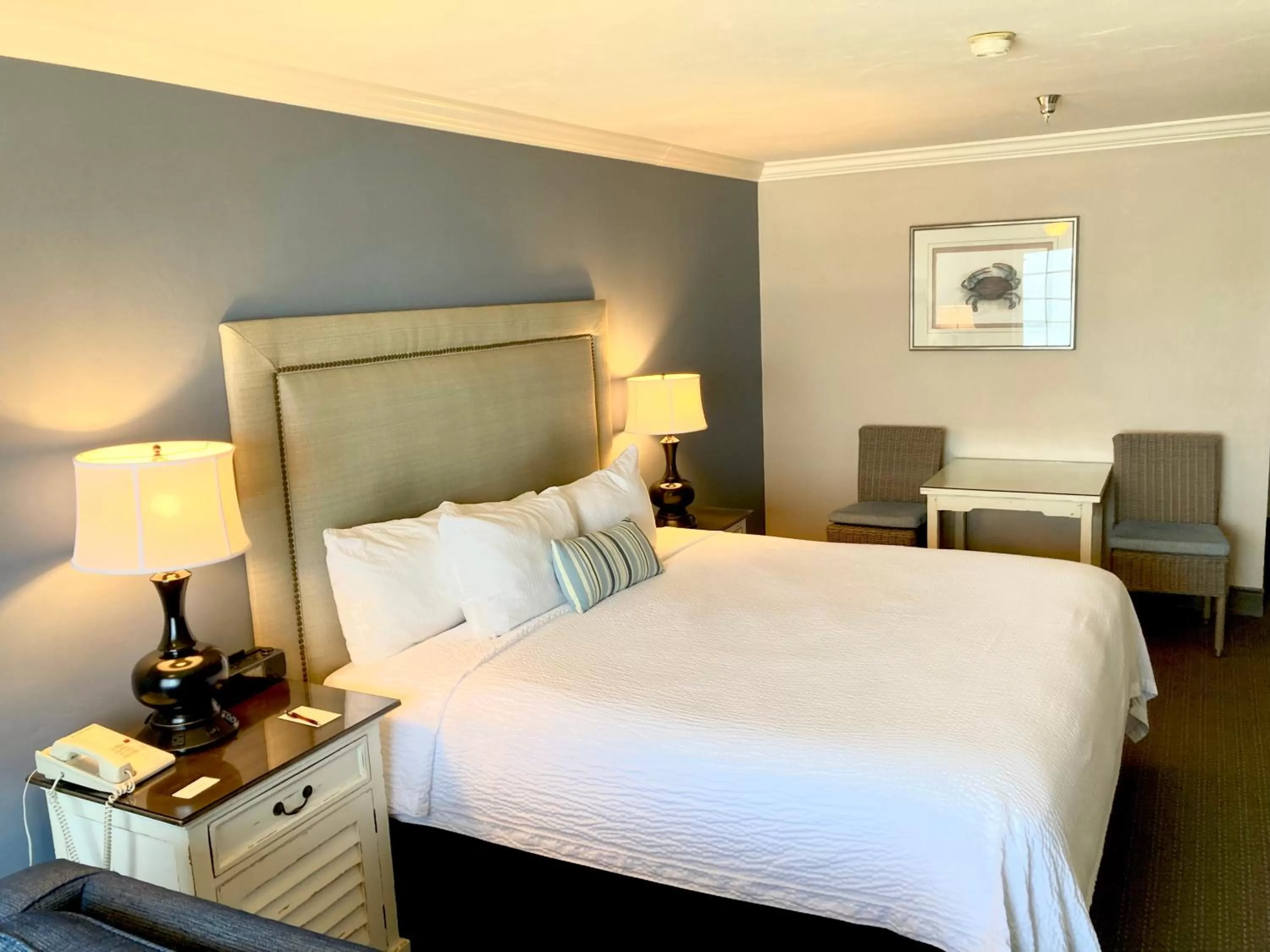 Bed in Sand Pebbles Inn