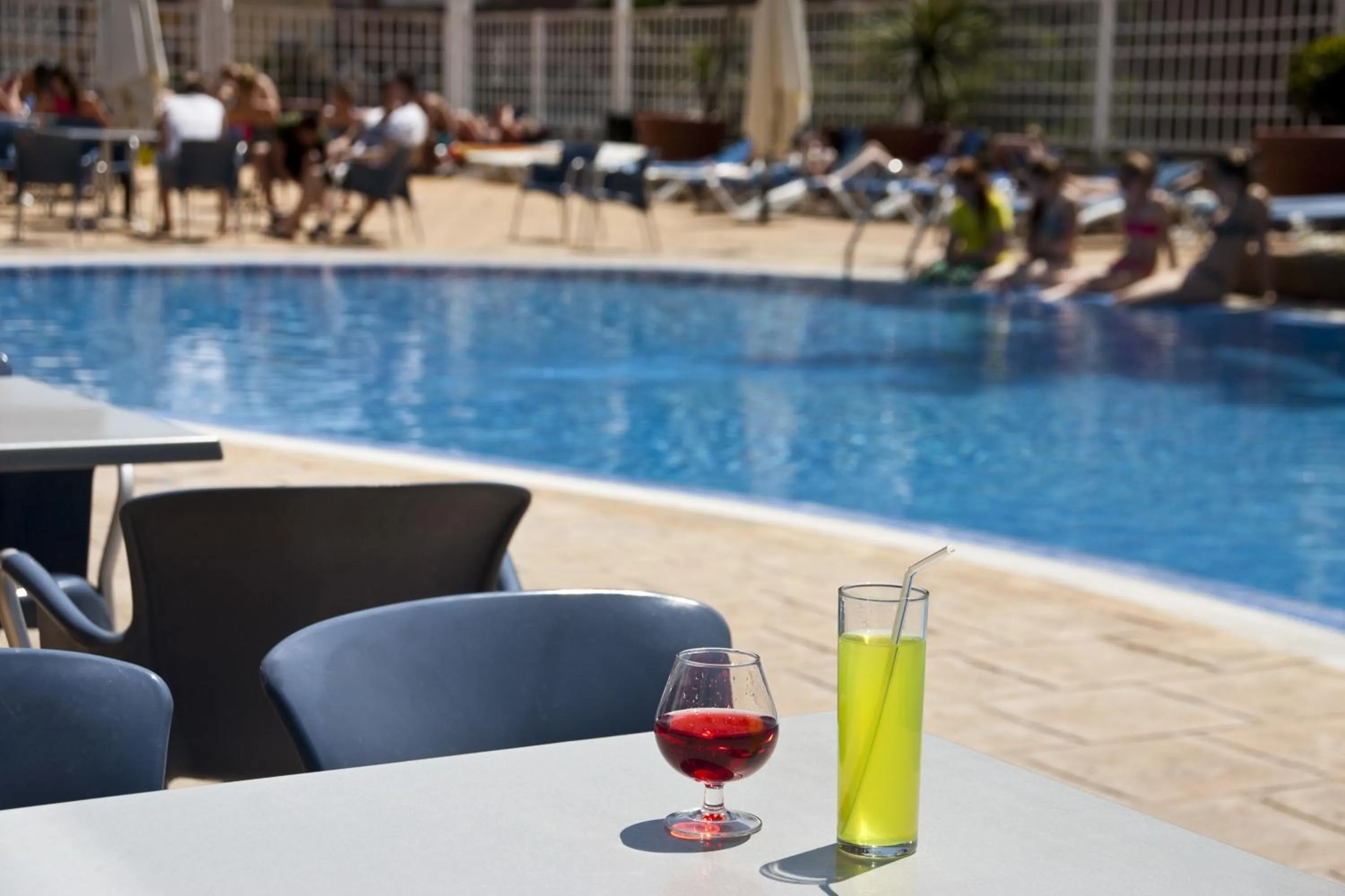 Swimming pool in Hotel Bon Repos