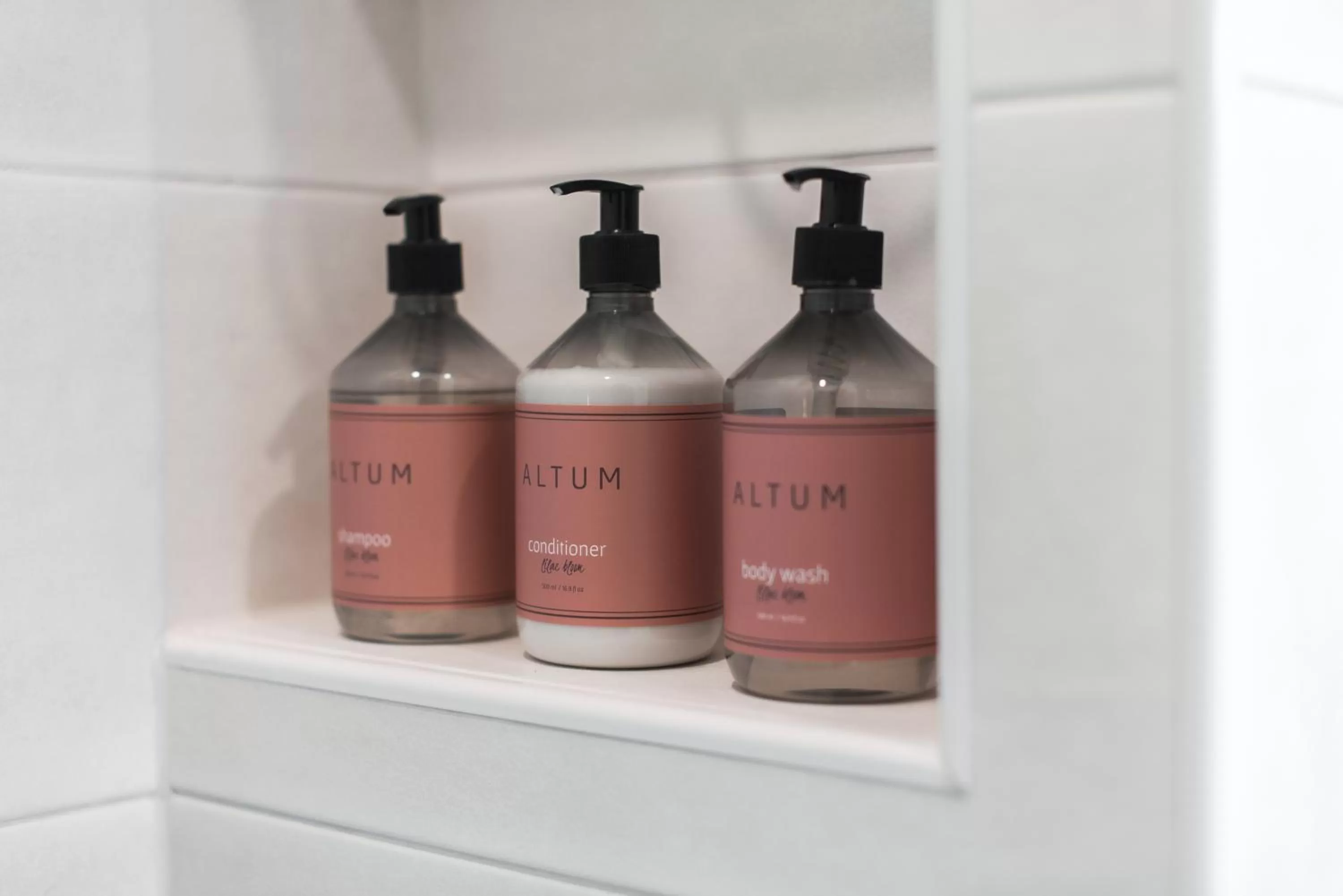 Shower in Vanha pappila Hetki Oy